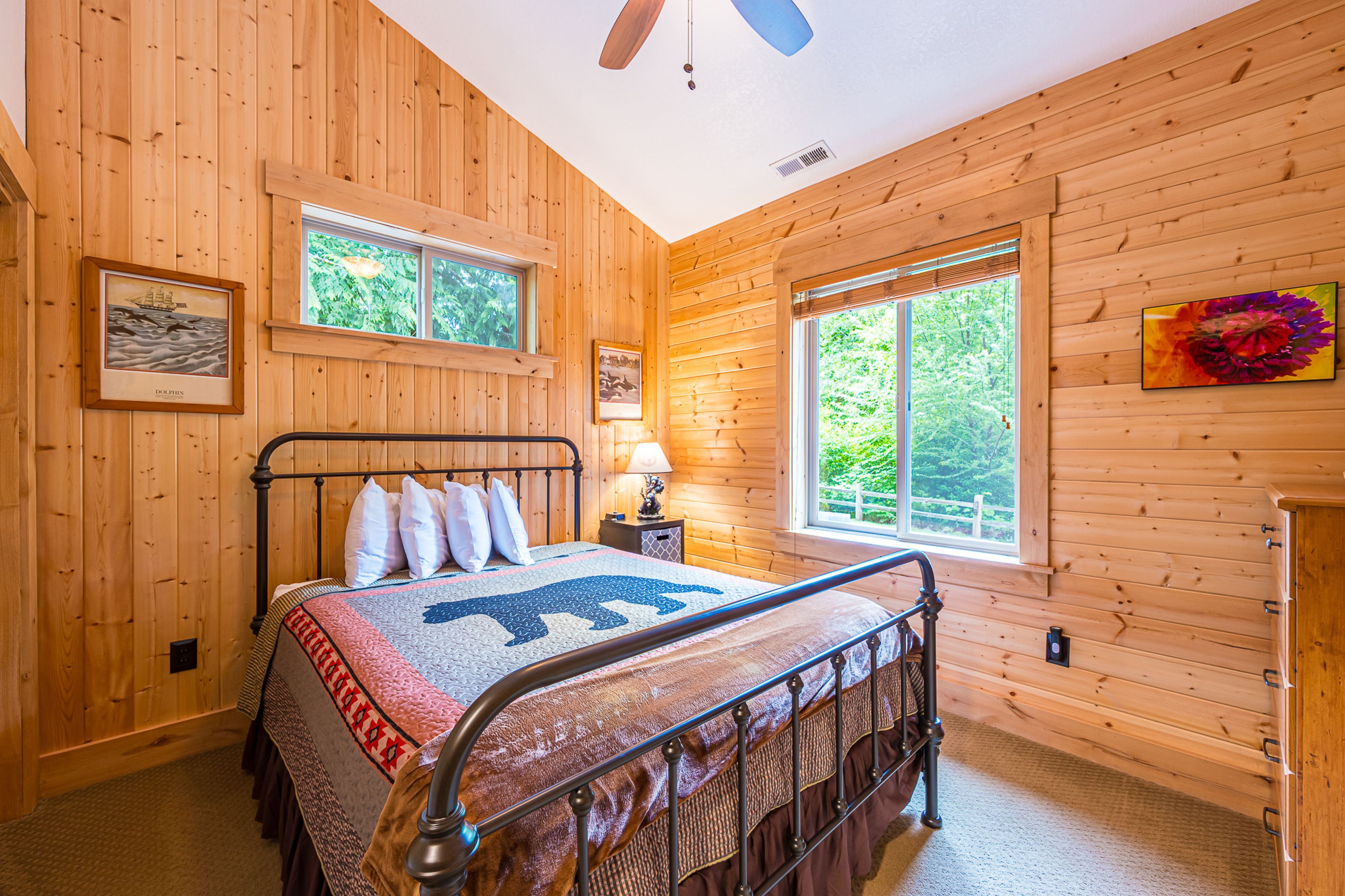 Bedroom 2 | 1st Floor | Queen Bed