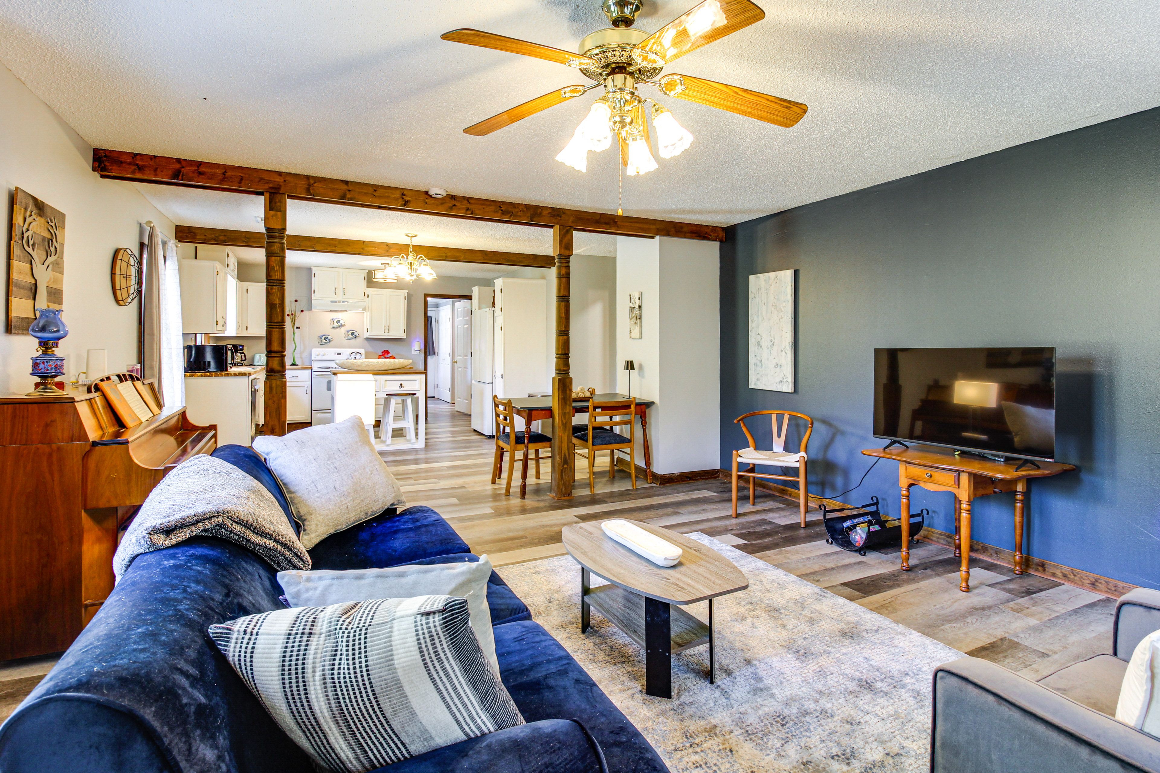 Living Room | Smart TV | Free WiFi