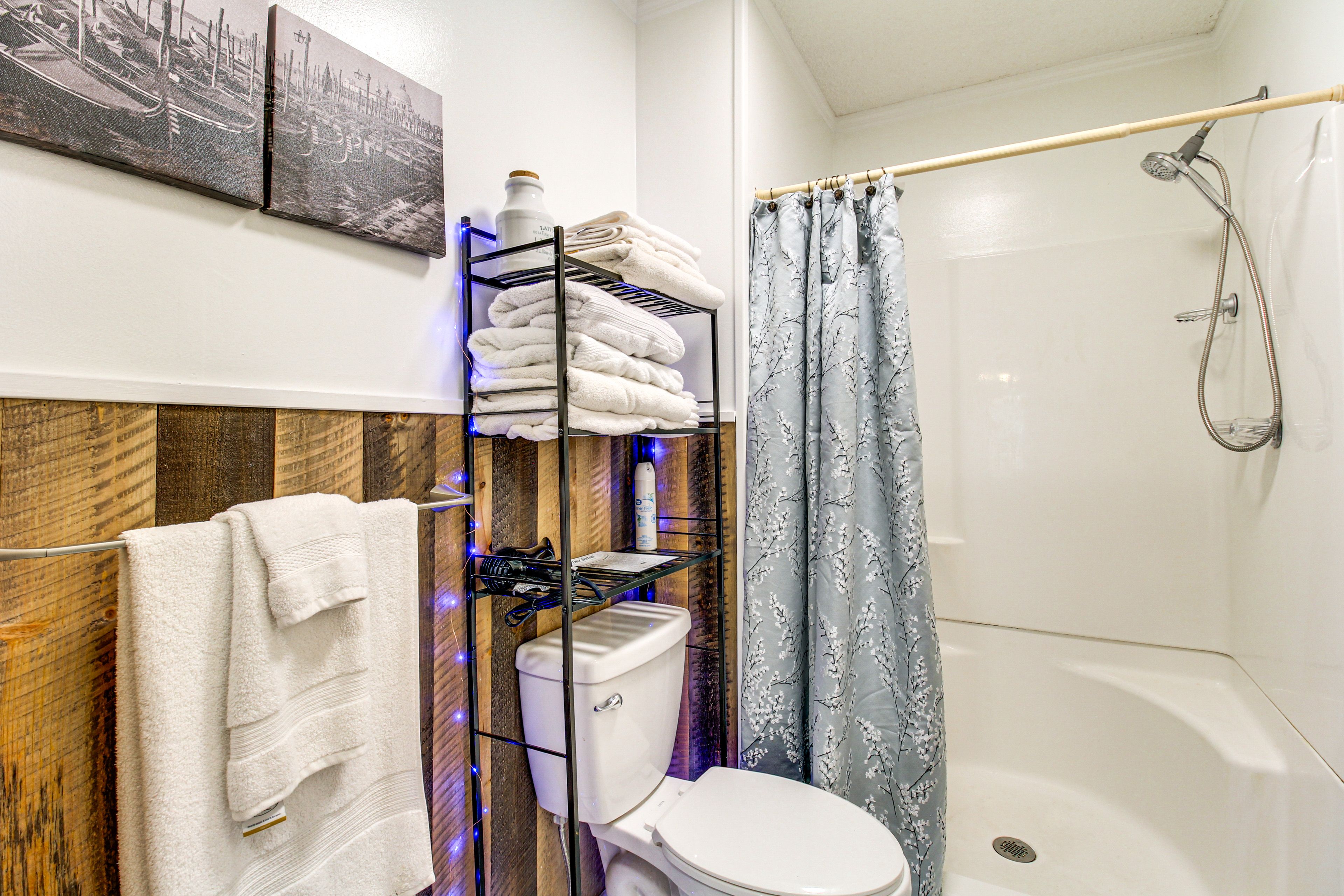 Full Bath | Towels | Hair Dryer