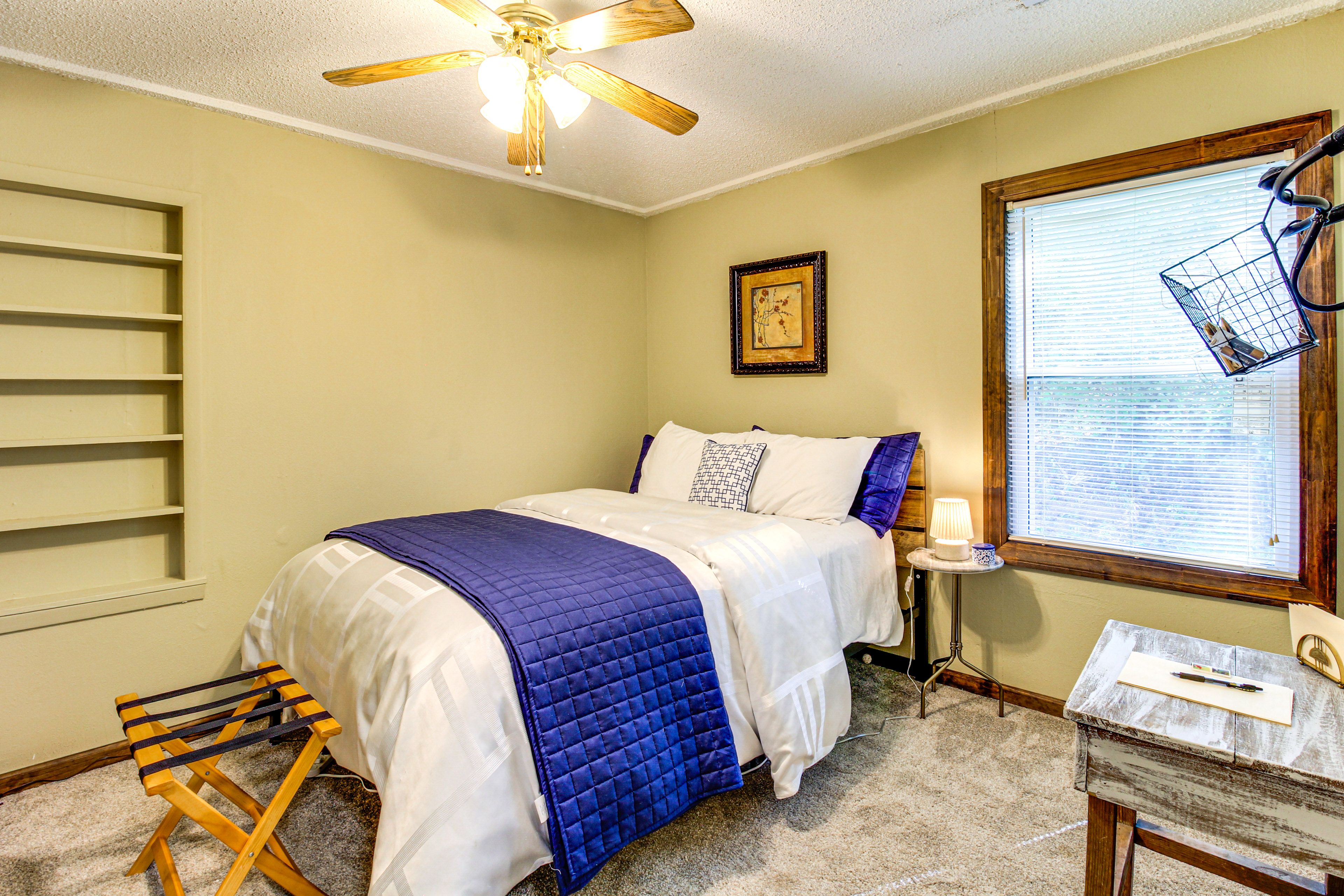 Bedroom 2 | Queen Bed