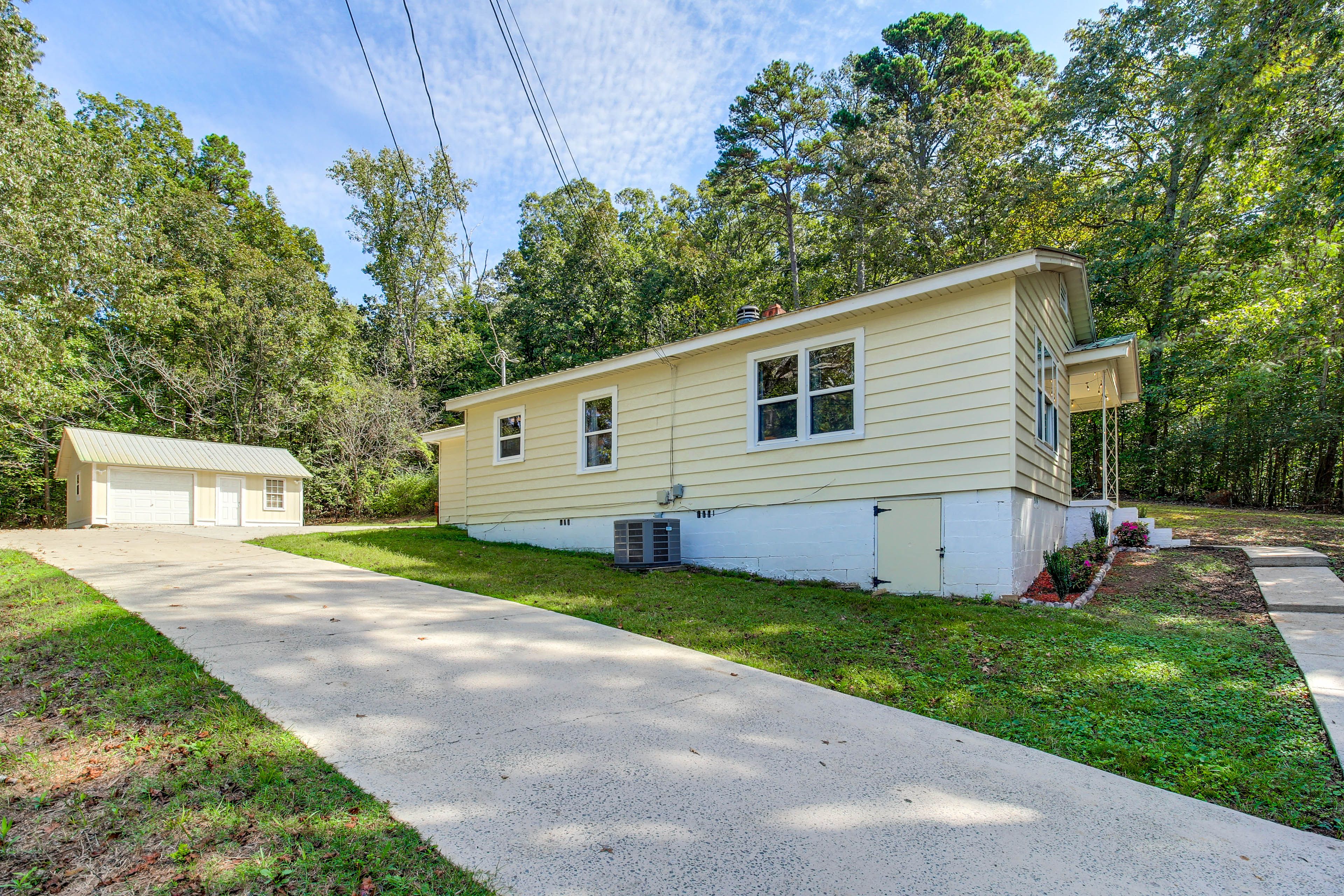 Parking | Driveway (5 Vehicles) | RVs Allowed