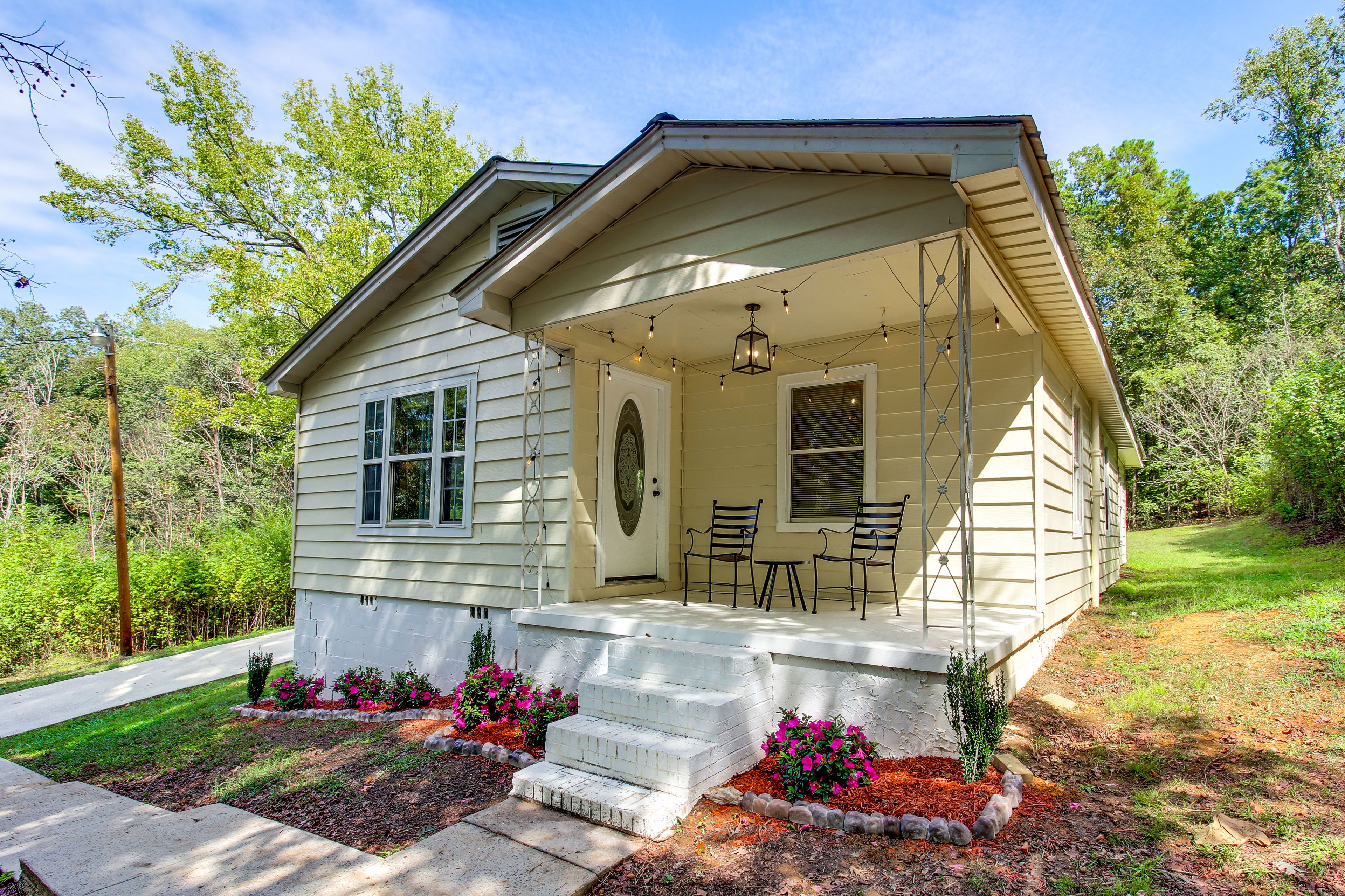 Exterior | Front Porch | 2.5 Acres