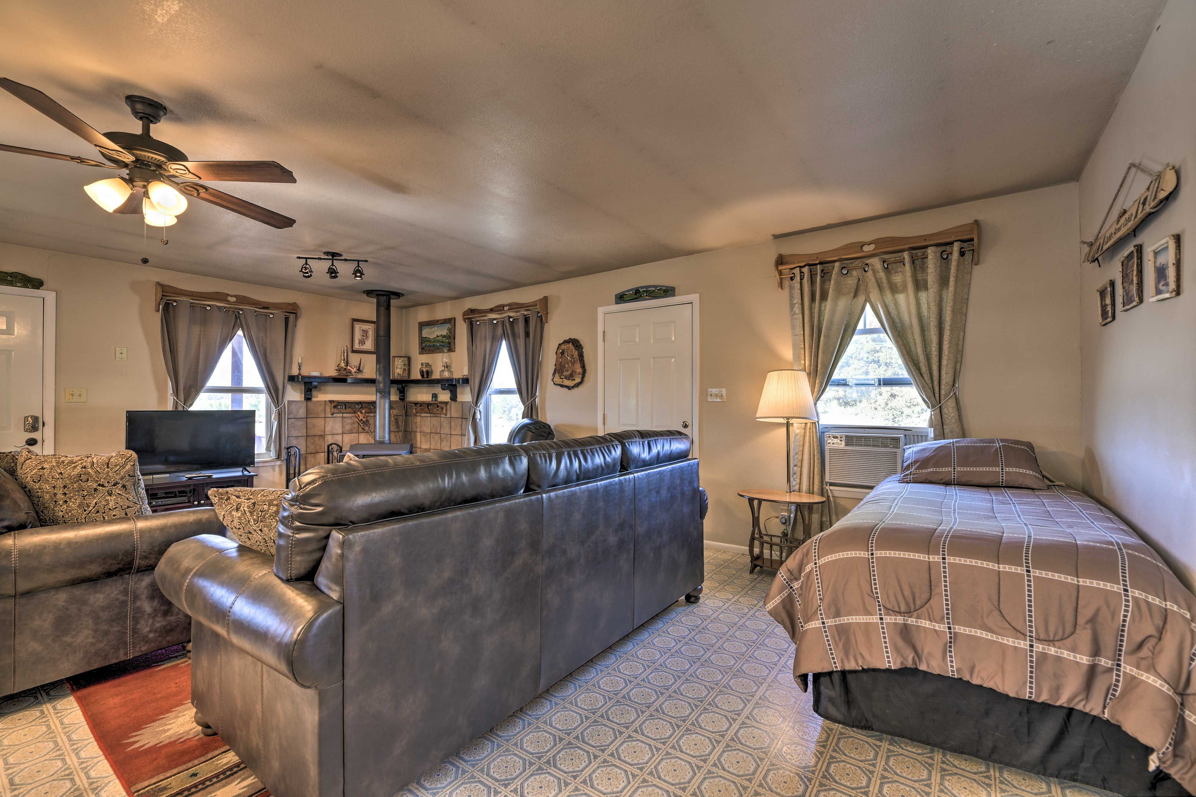 Living Room | Twin Bed