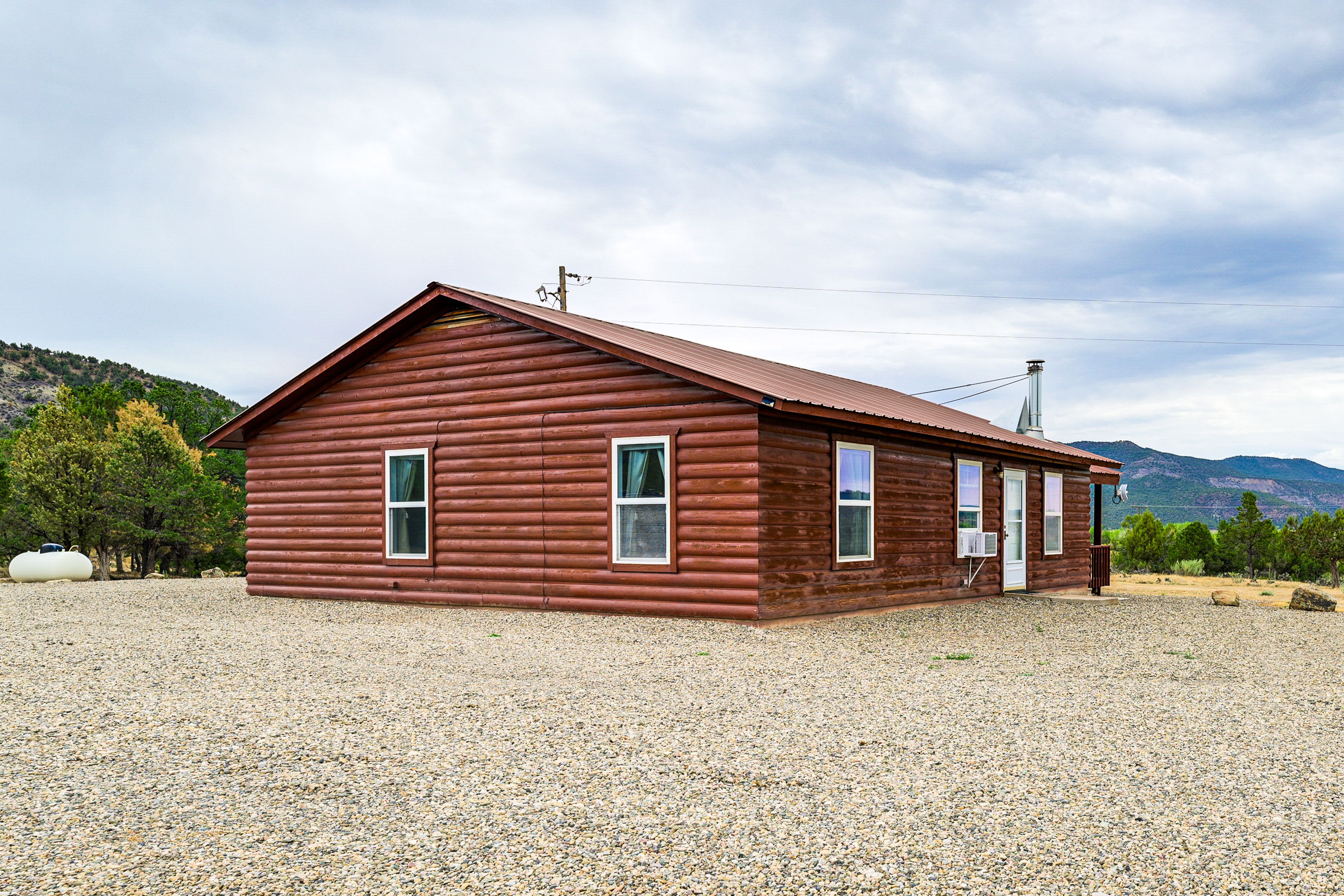 Parking | Gravel Driveway (4 Vehicles)