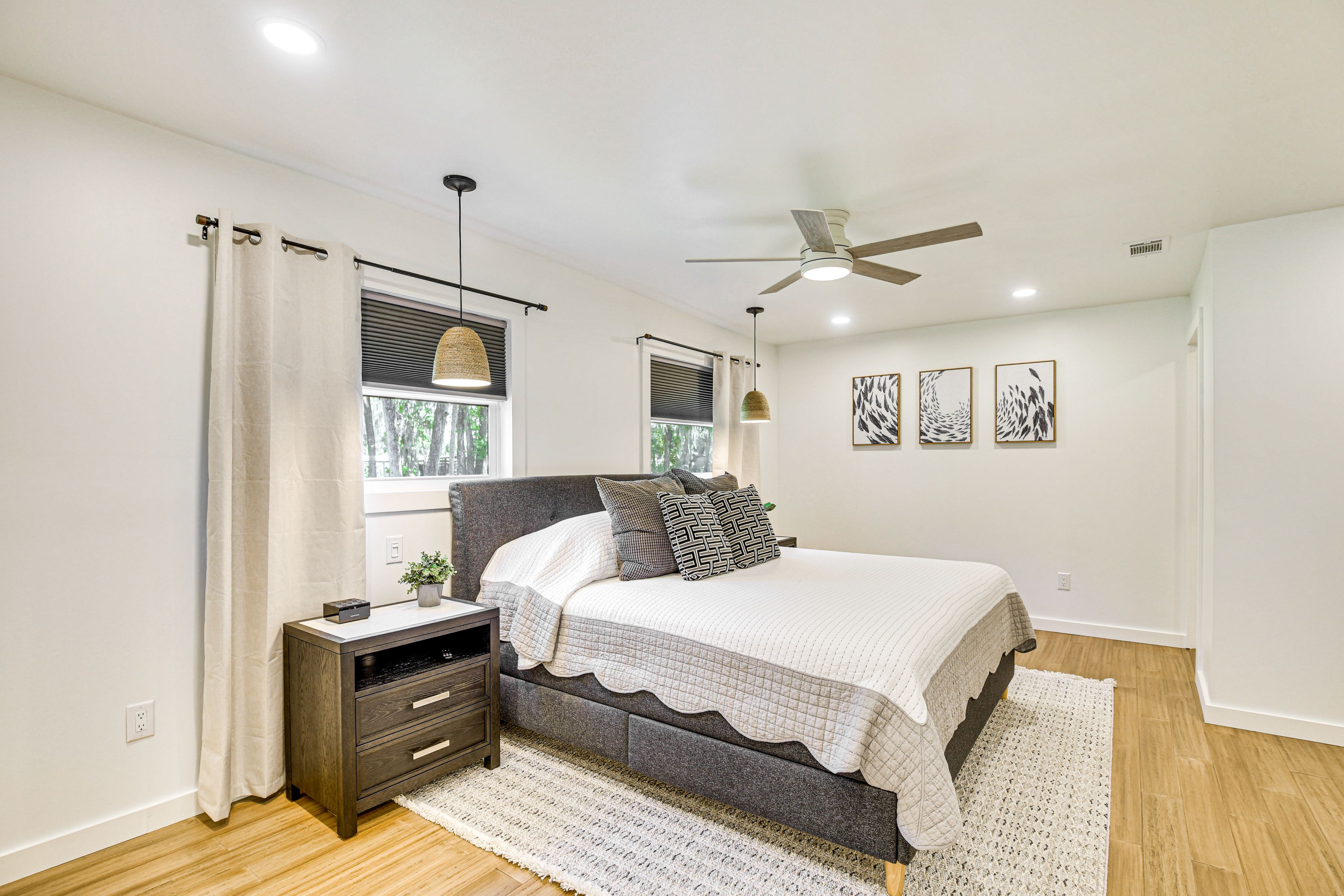 Bedroom 1 | Queen Bed