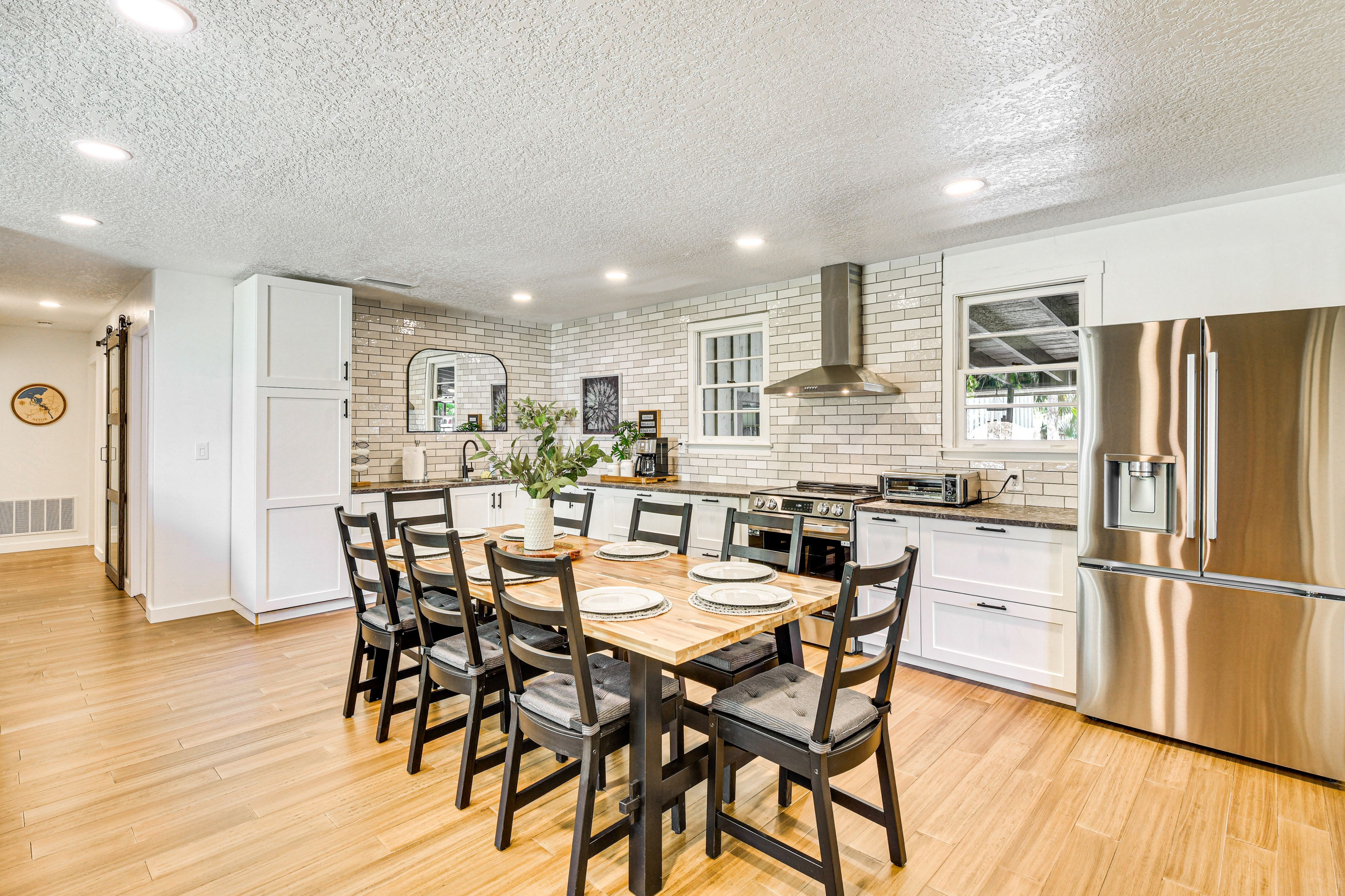 Dining Area | Dining Table | Dishware/Flatware