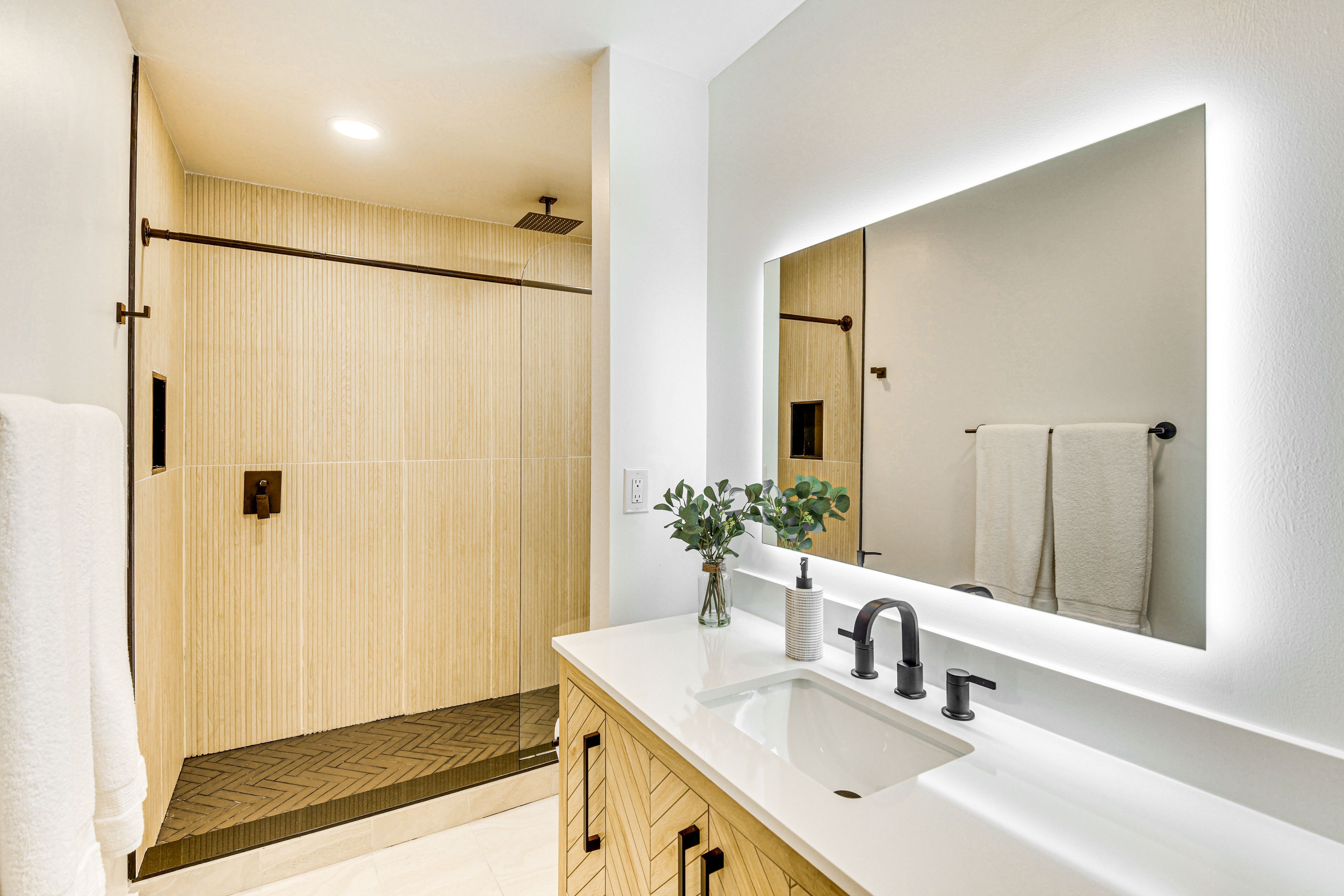 En-Suite Bathroom | Towels Provided