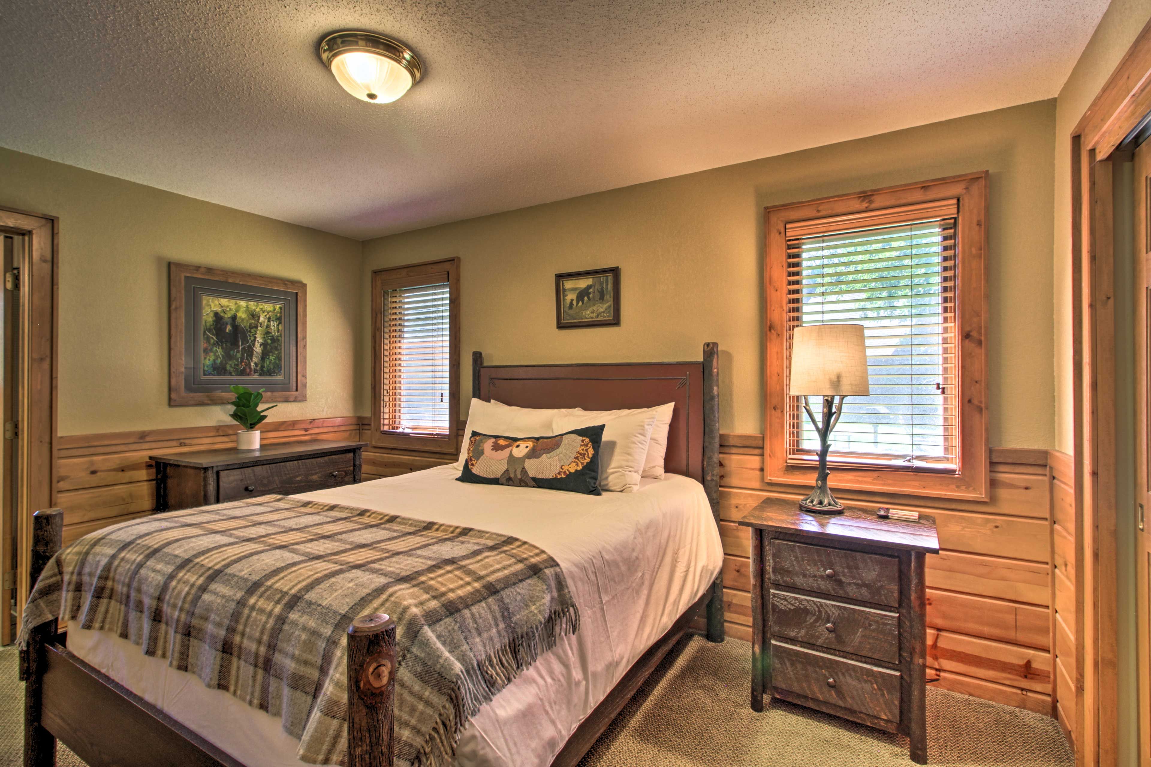 Bedroom 2 | Queen Bed