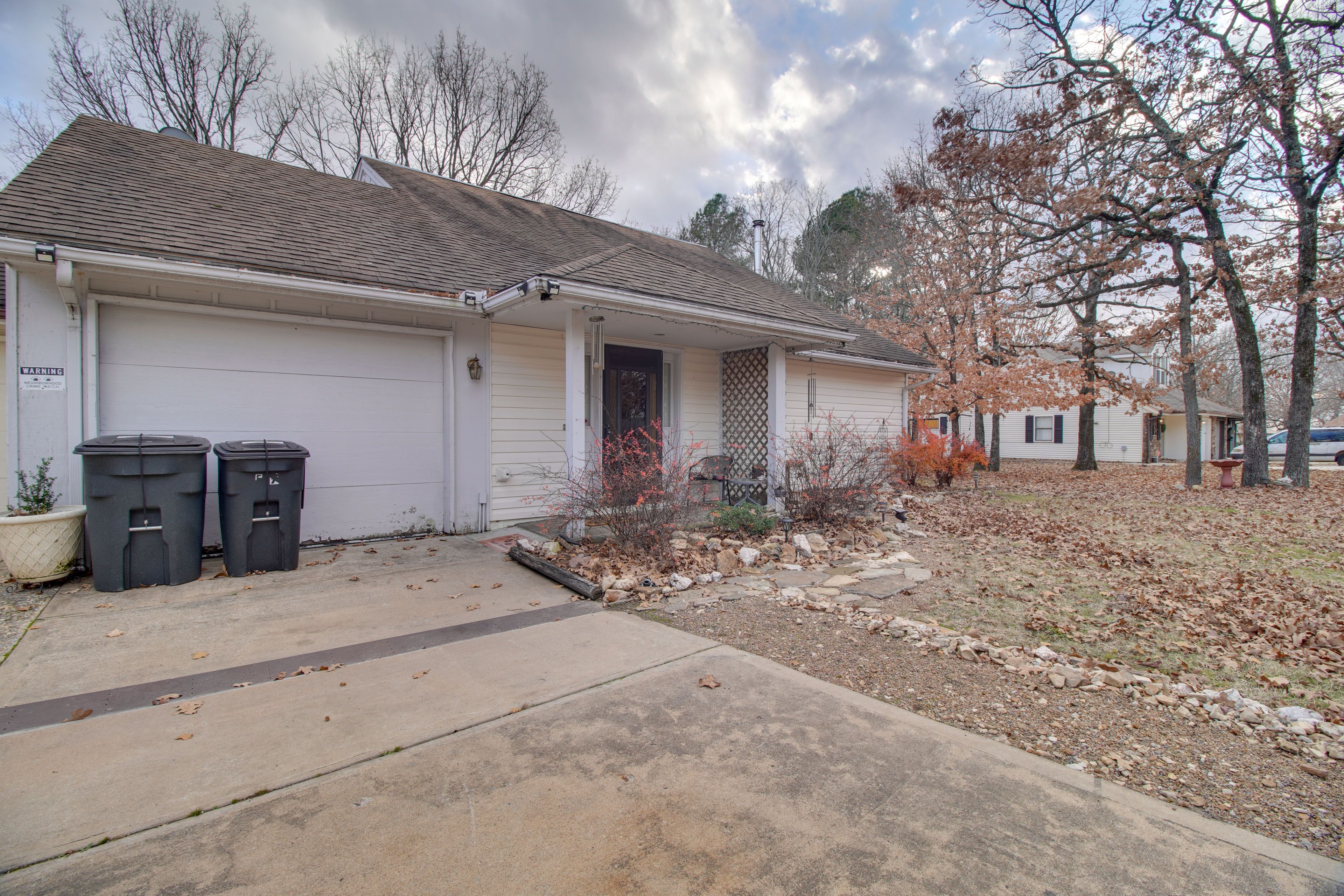Parking | Driveway (6 Vehicles) | No Garage Access