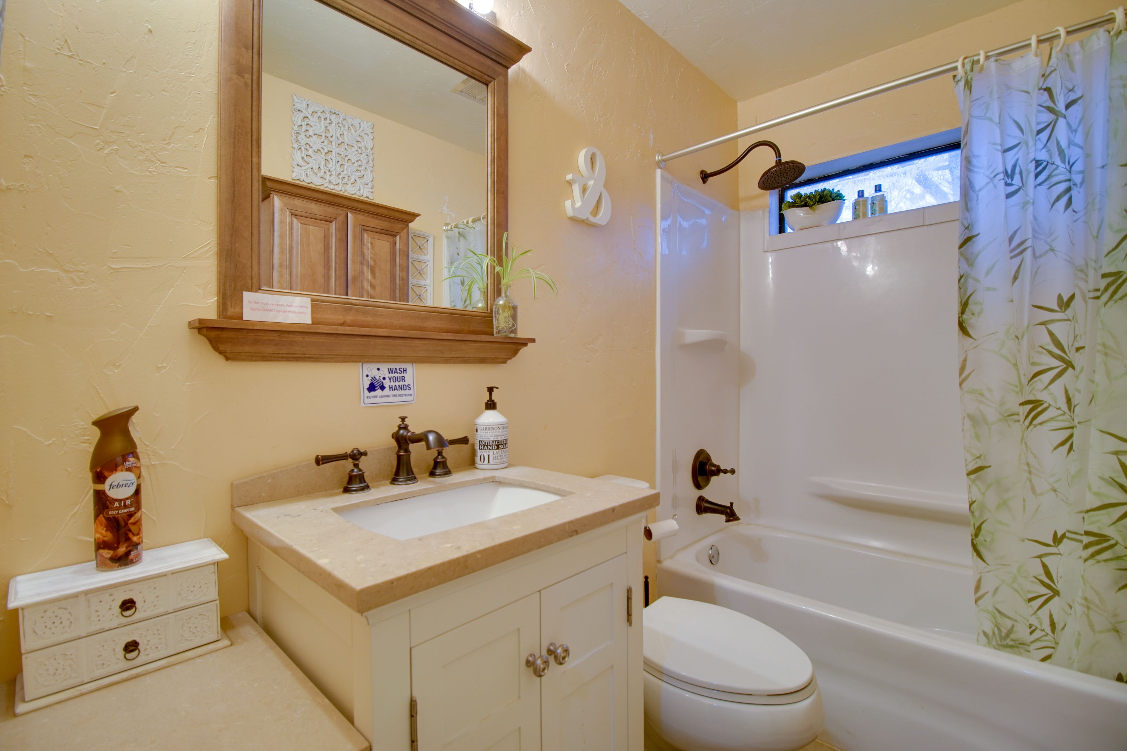 Full Bathroom | Towels & Linens Provided