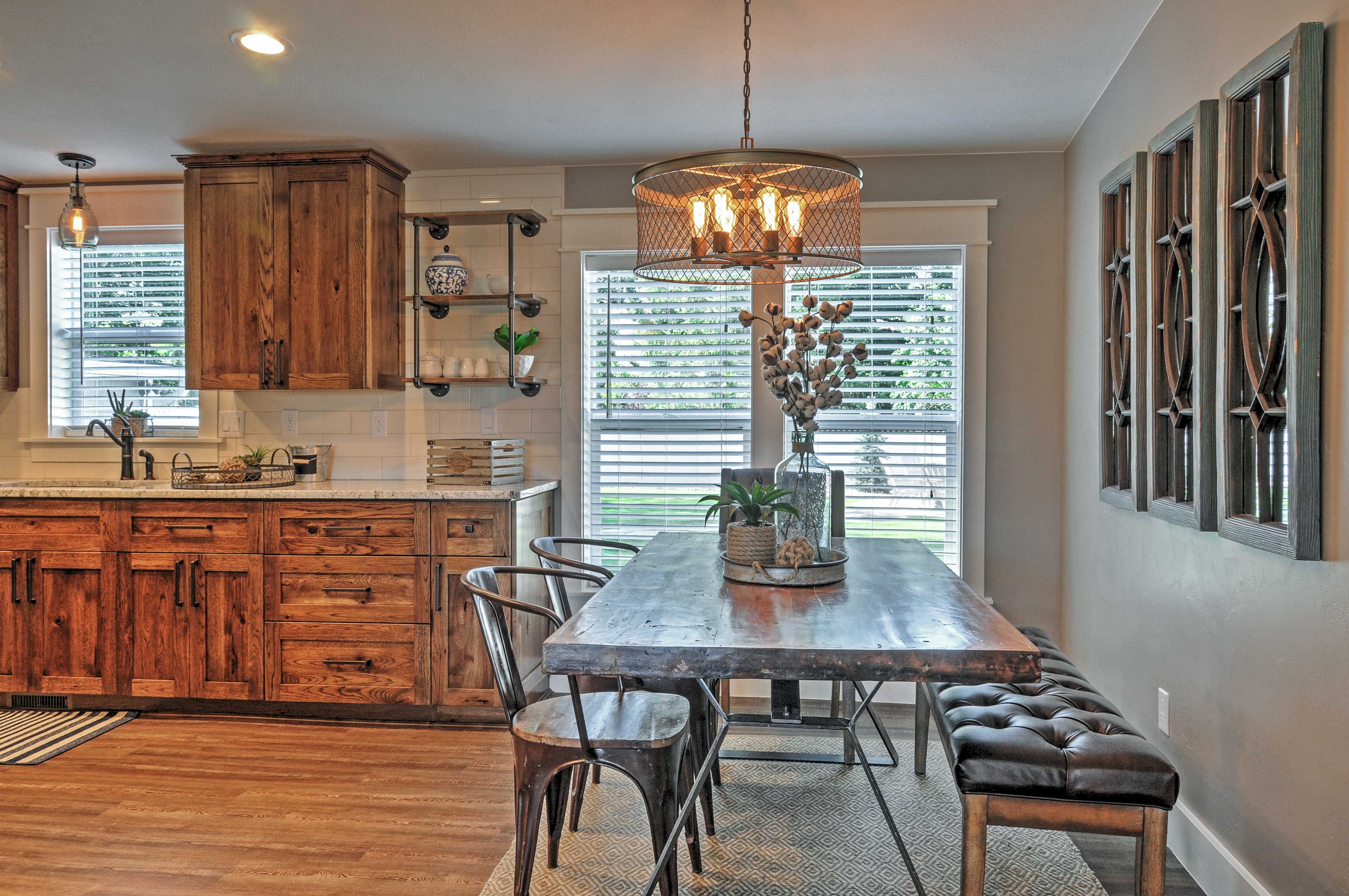 Dining Area | Dishware & Flatware Provided