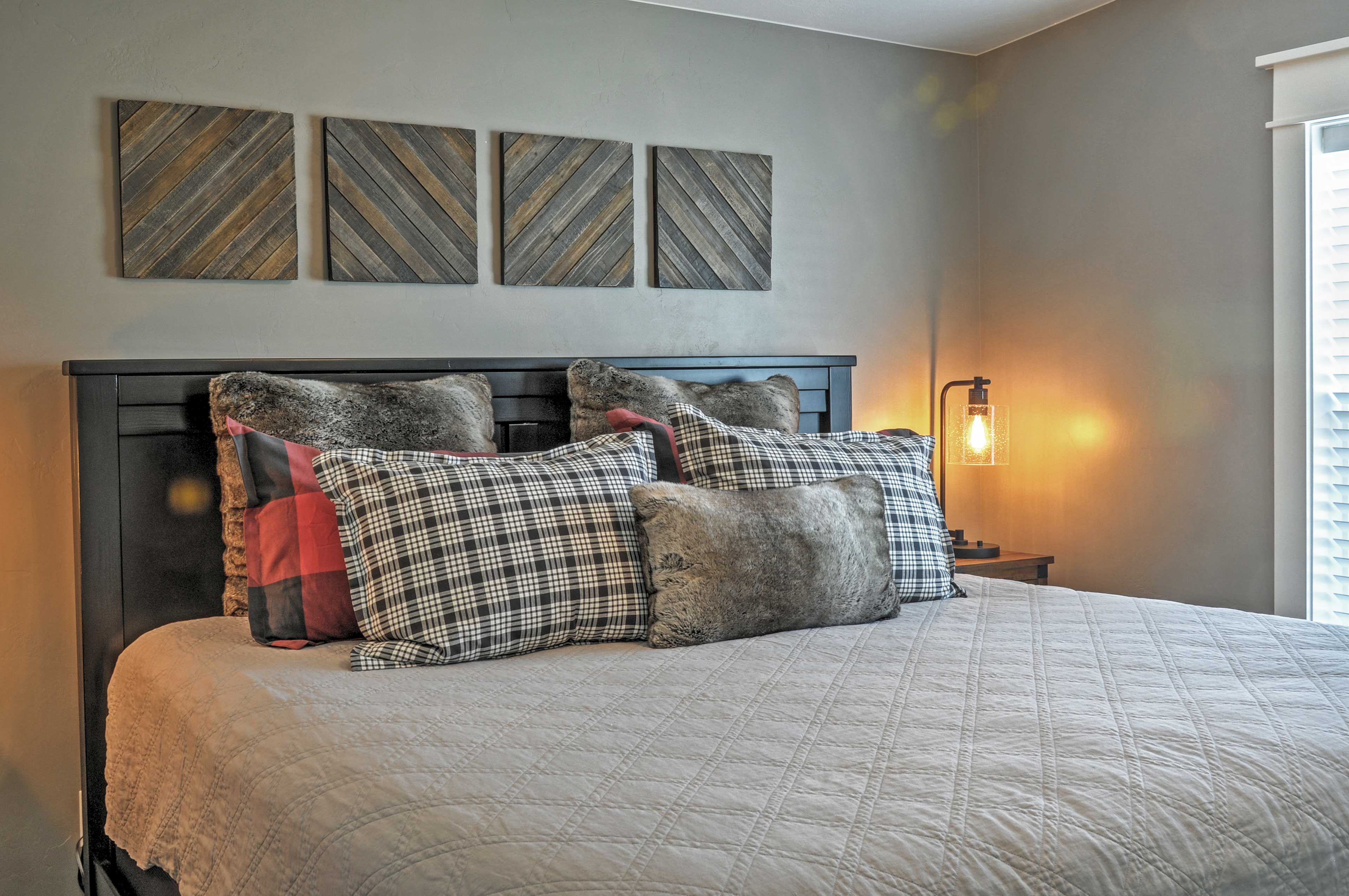 Bedroom 2 | King Bed