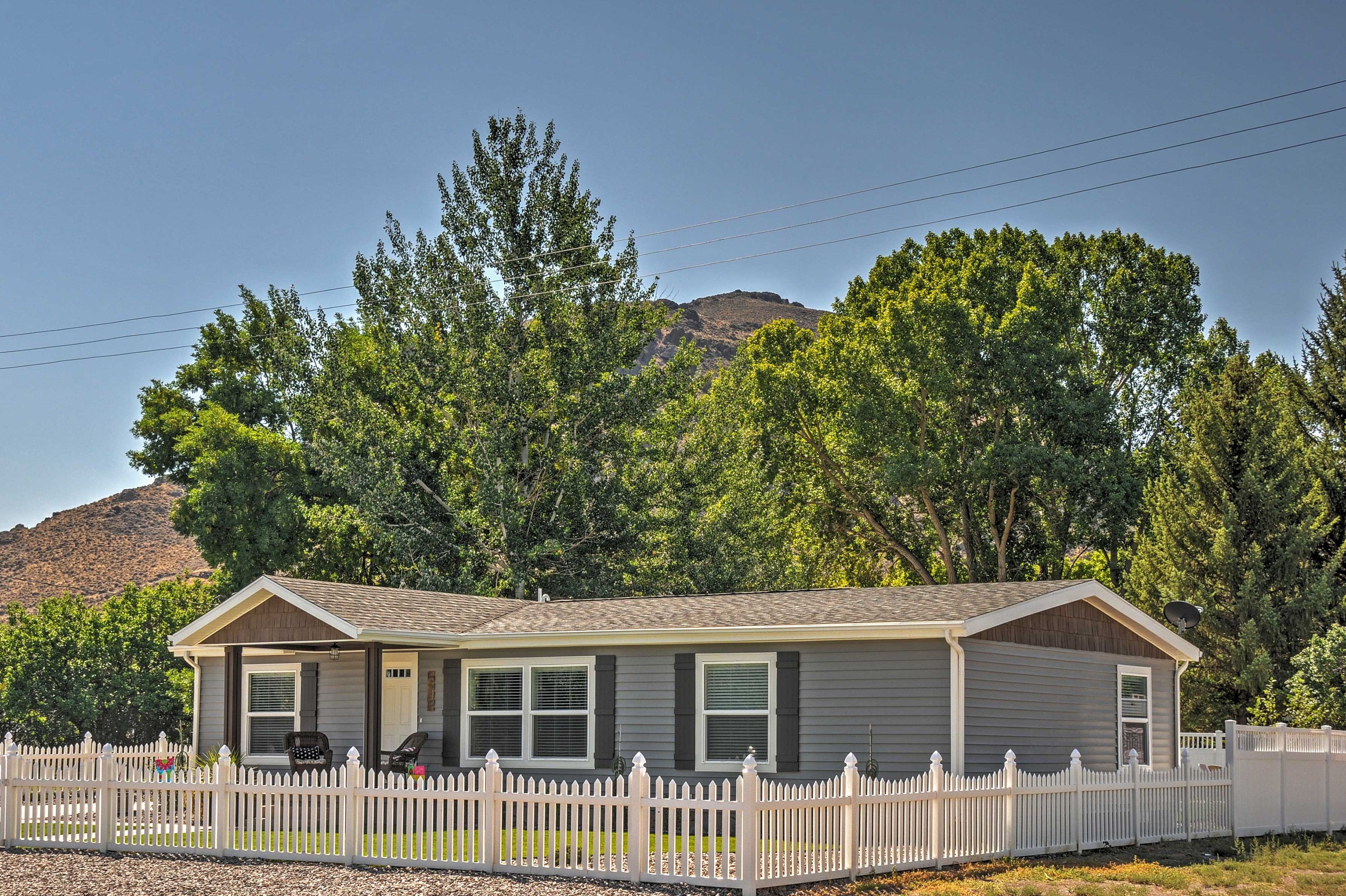 Home Exterior | 2 Steps Required