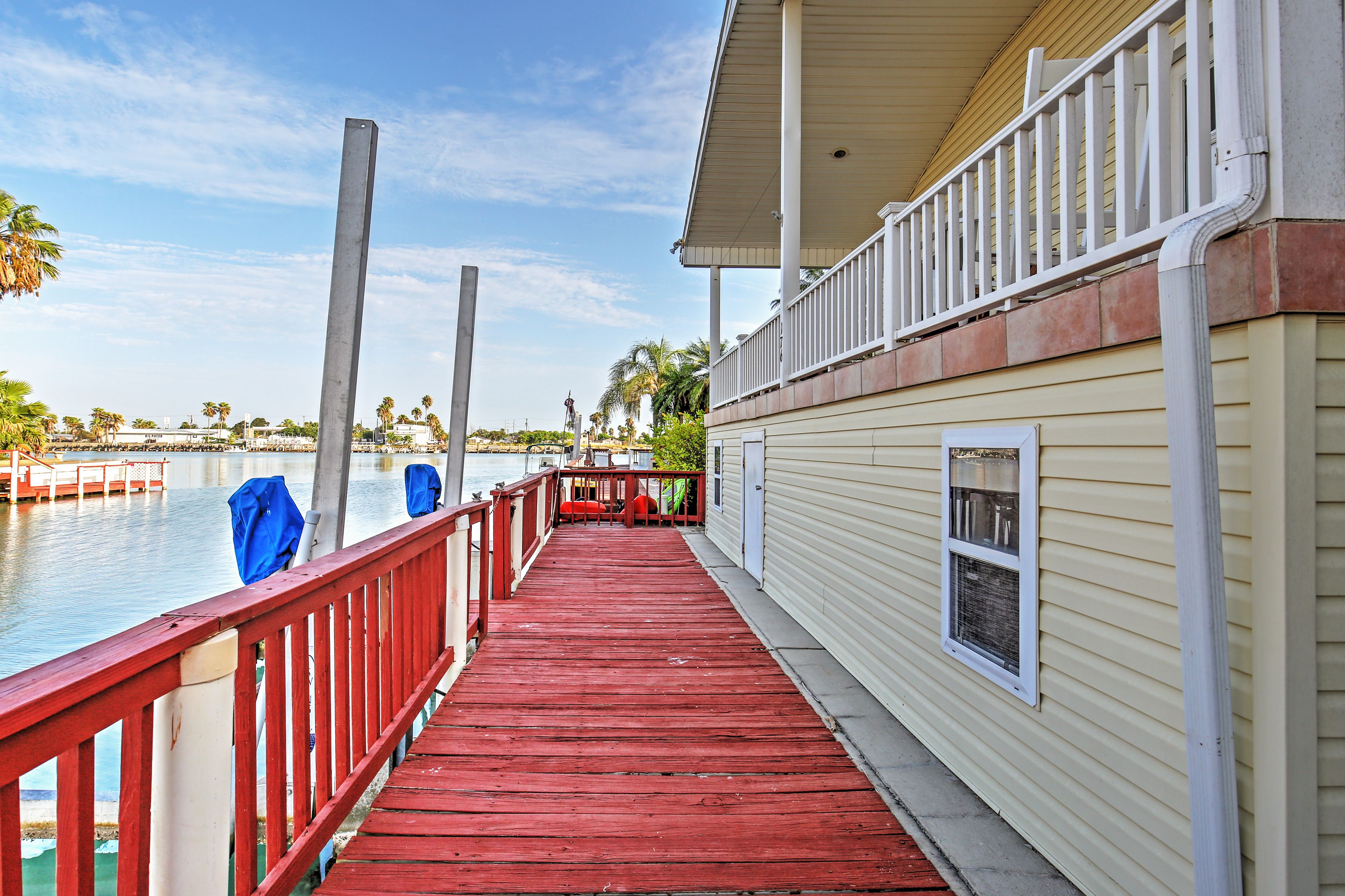 Deck w/ Boat Dock