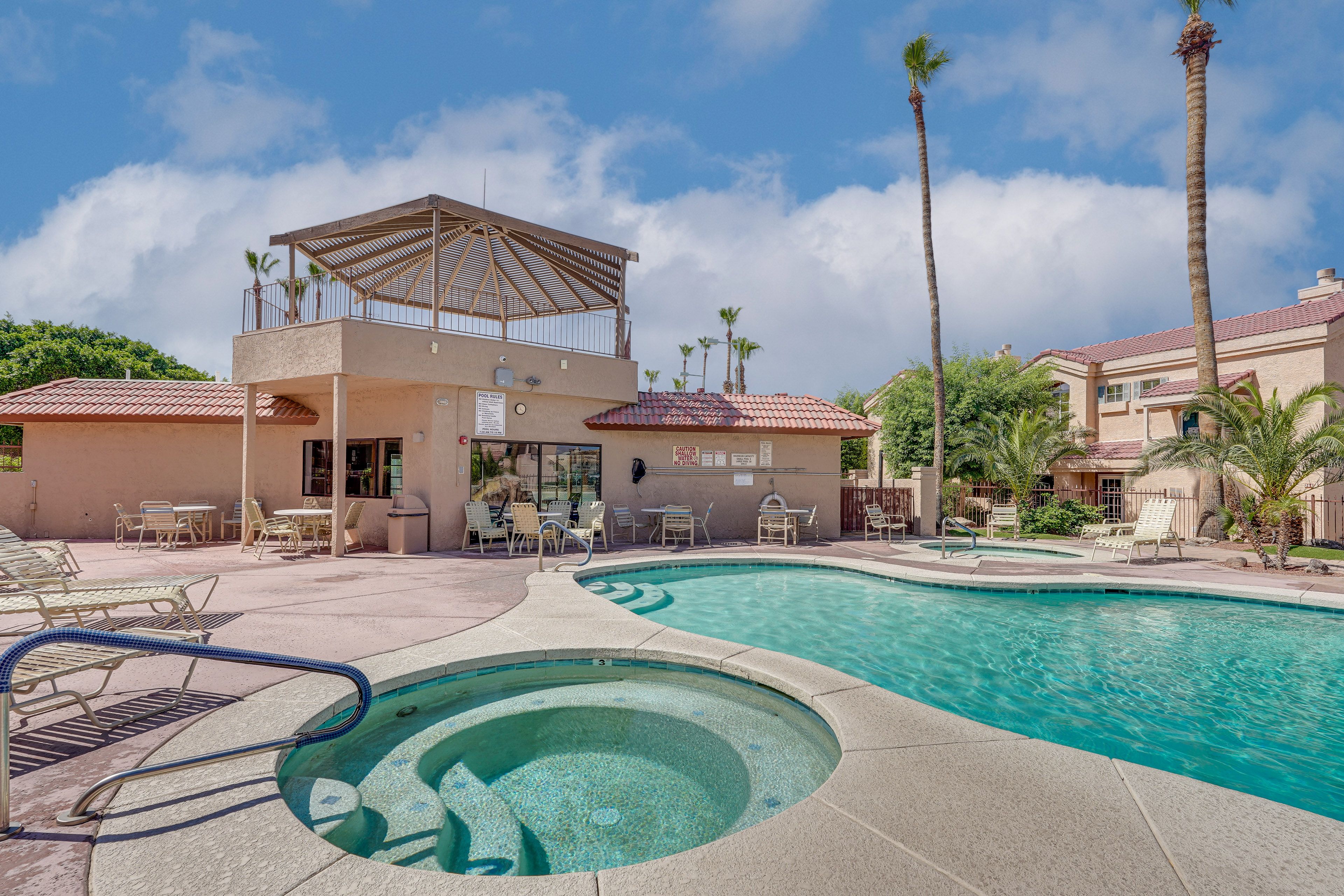 Community Amenities | Pool & Hot Tub