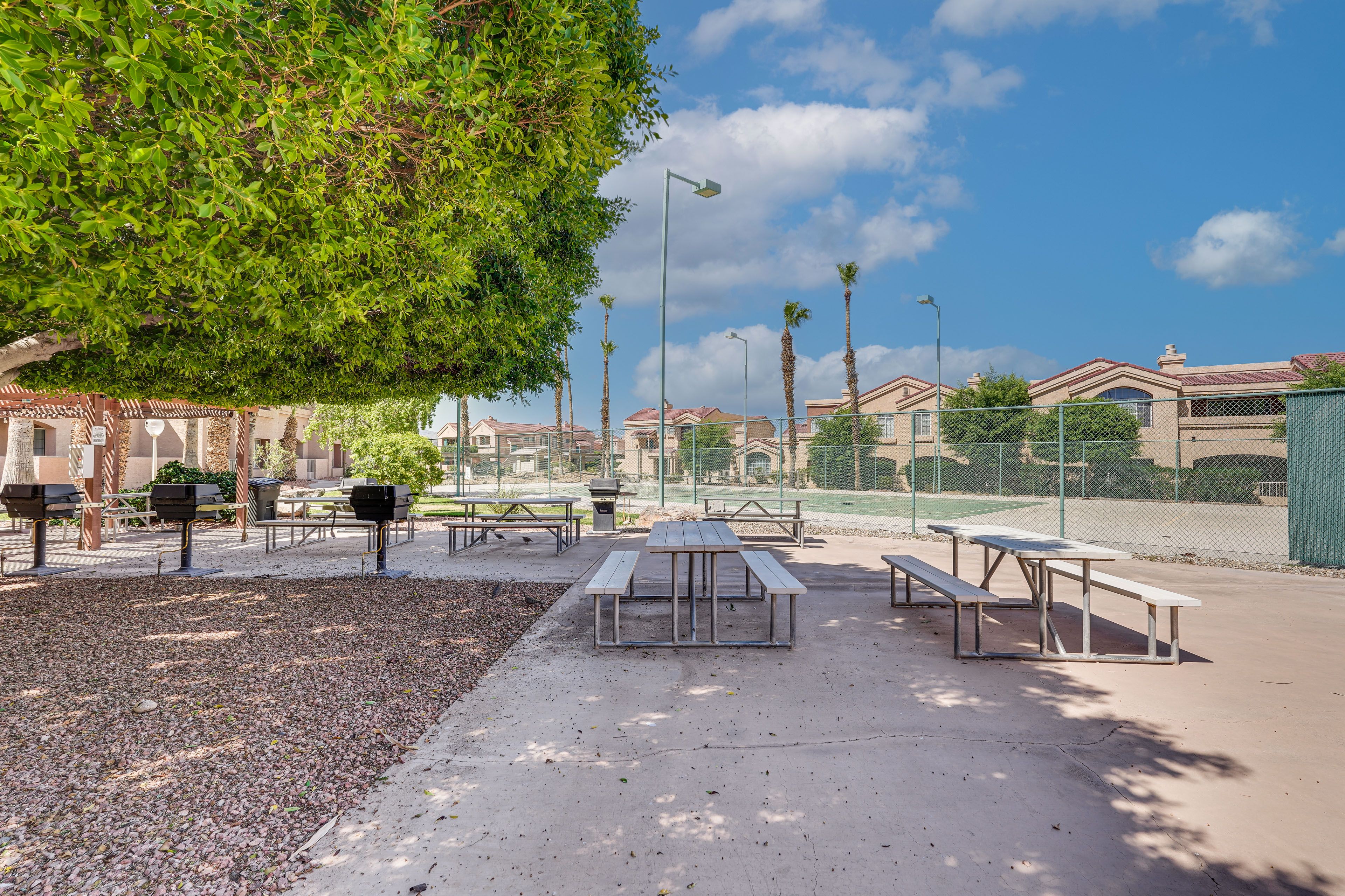 Community Amenities | Grill & Picnic Area