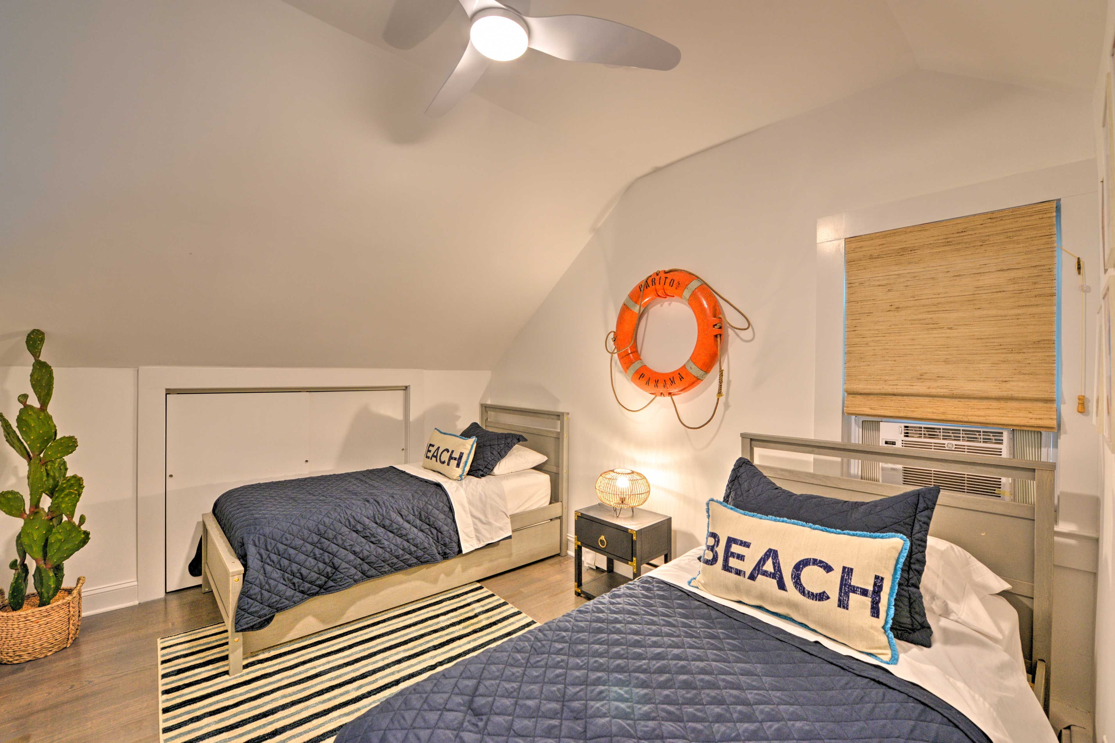 Loft | 2 Twin Beds