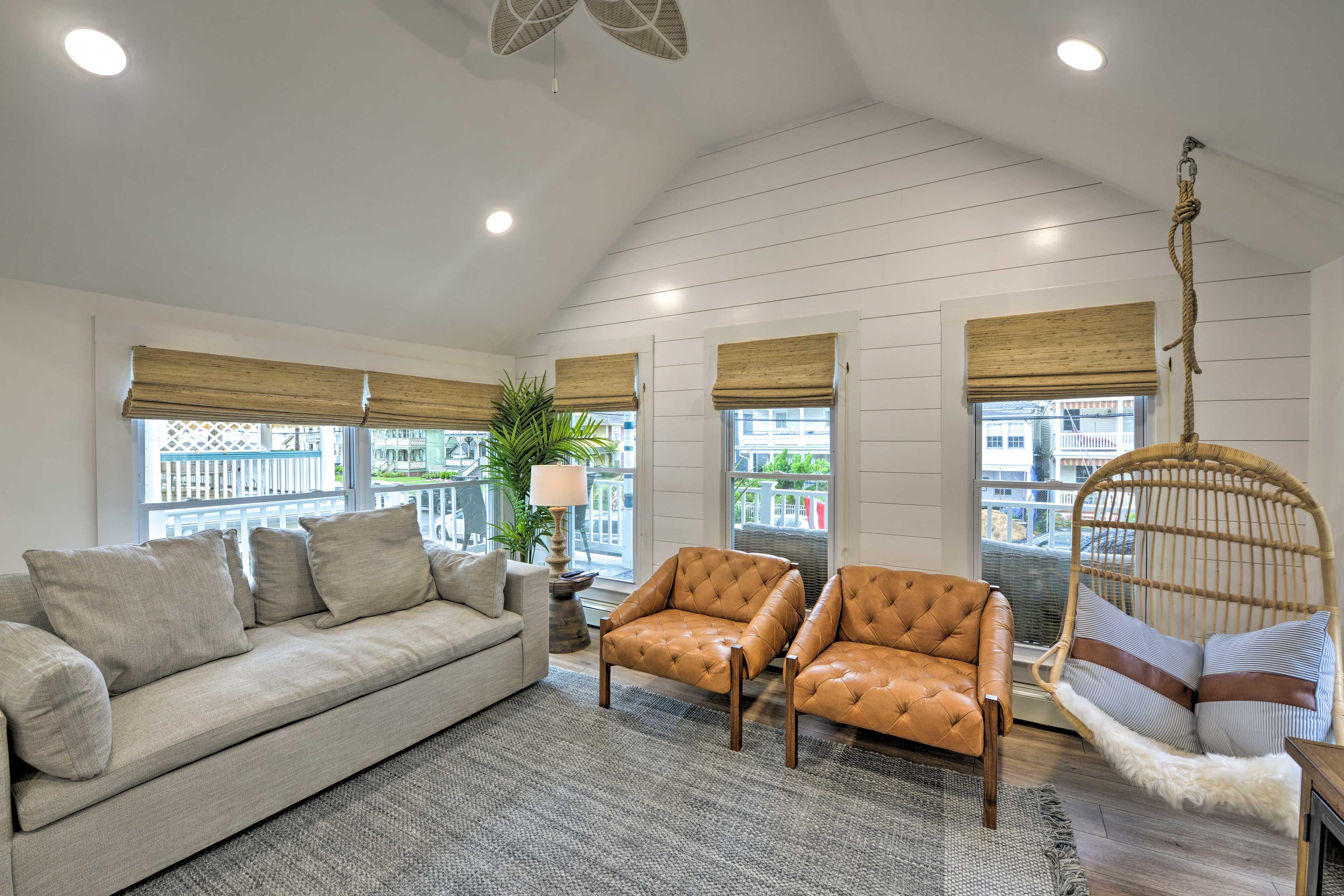 Living Room | Flat-Screen TV