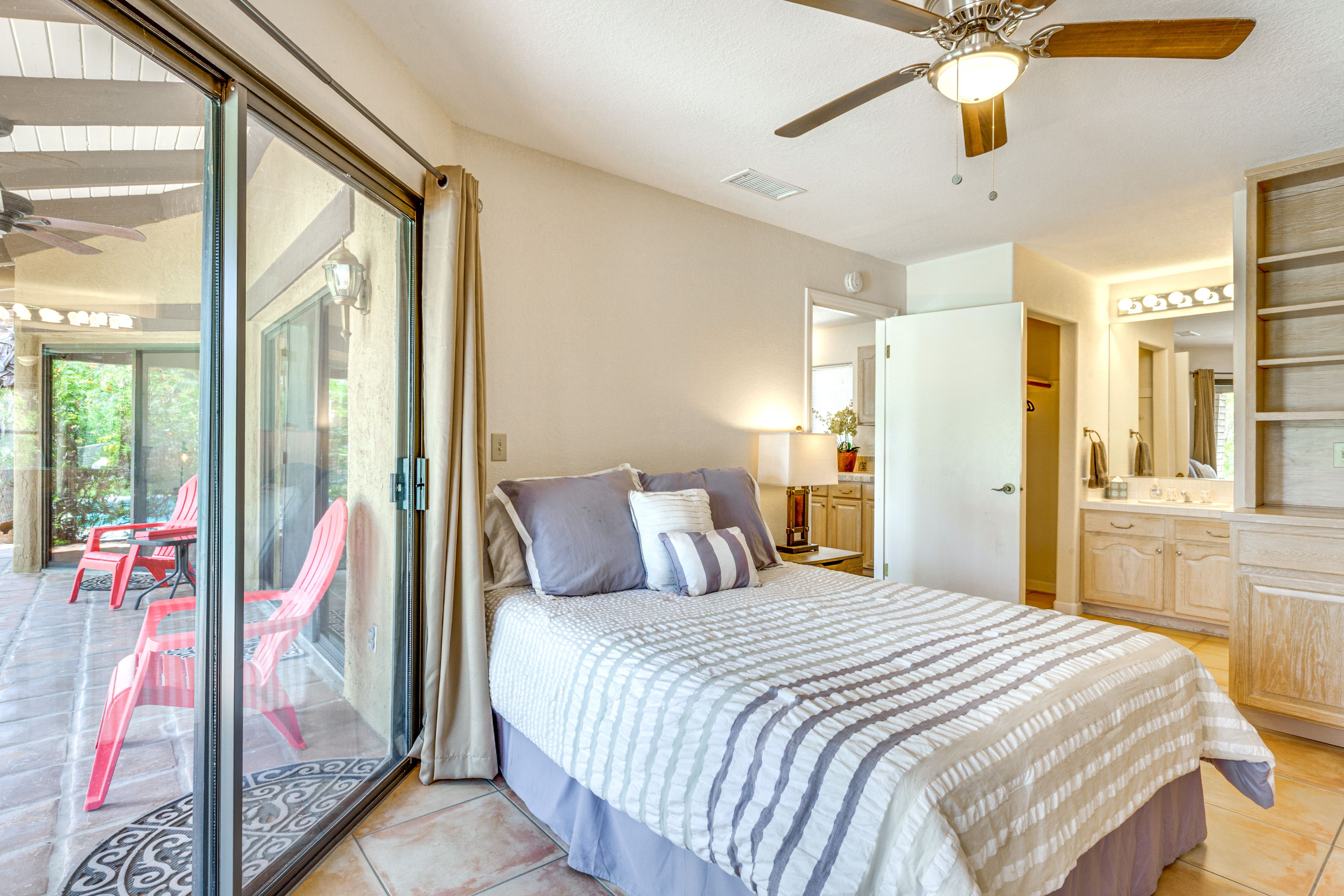 Bedroom 3 | Queen Bed
