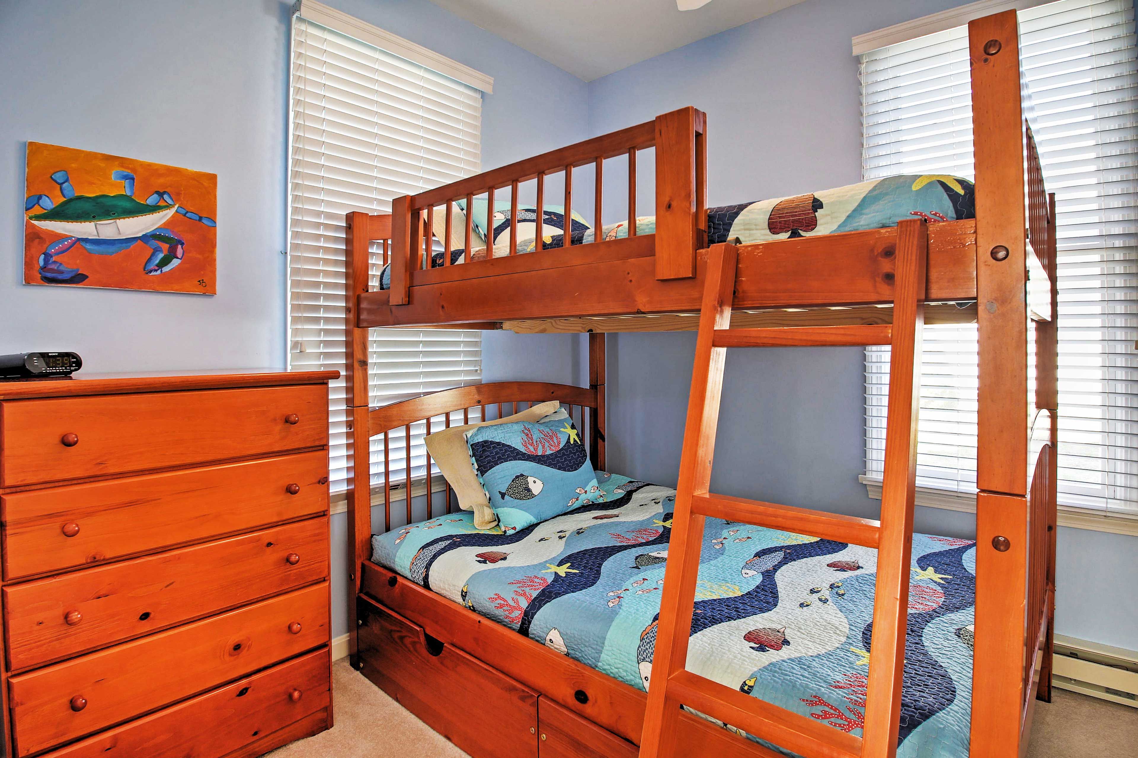 Float away into a deep sleep on this ocean-themed full-over-full bunk bed.