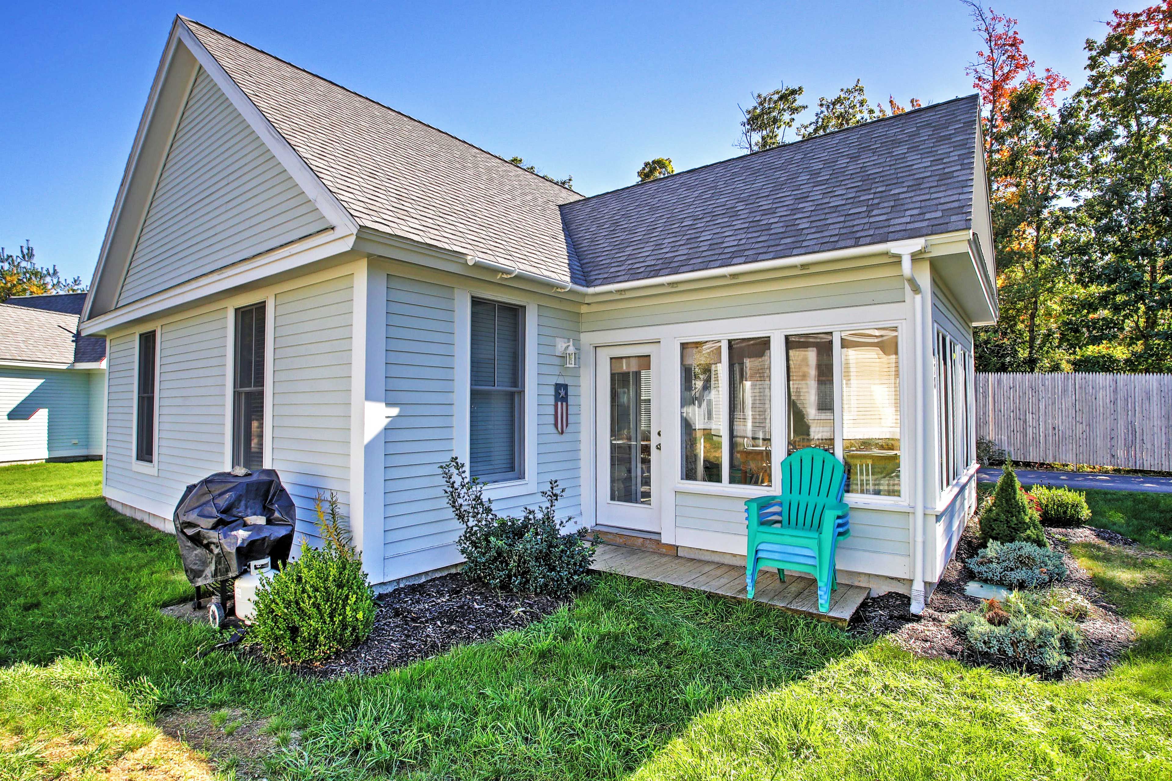 This 2-bed, 1-bath cottage is the ideal destination for your next trip!