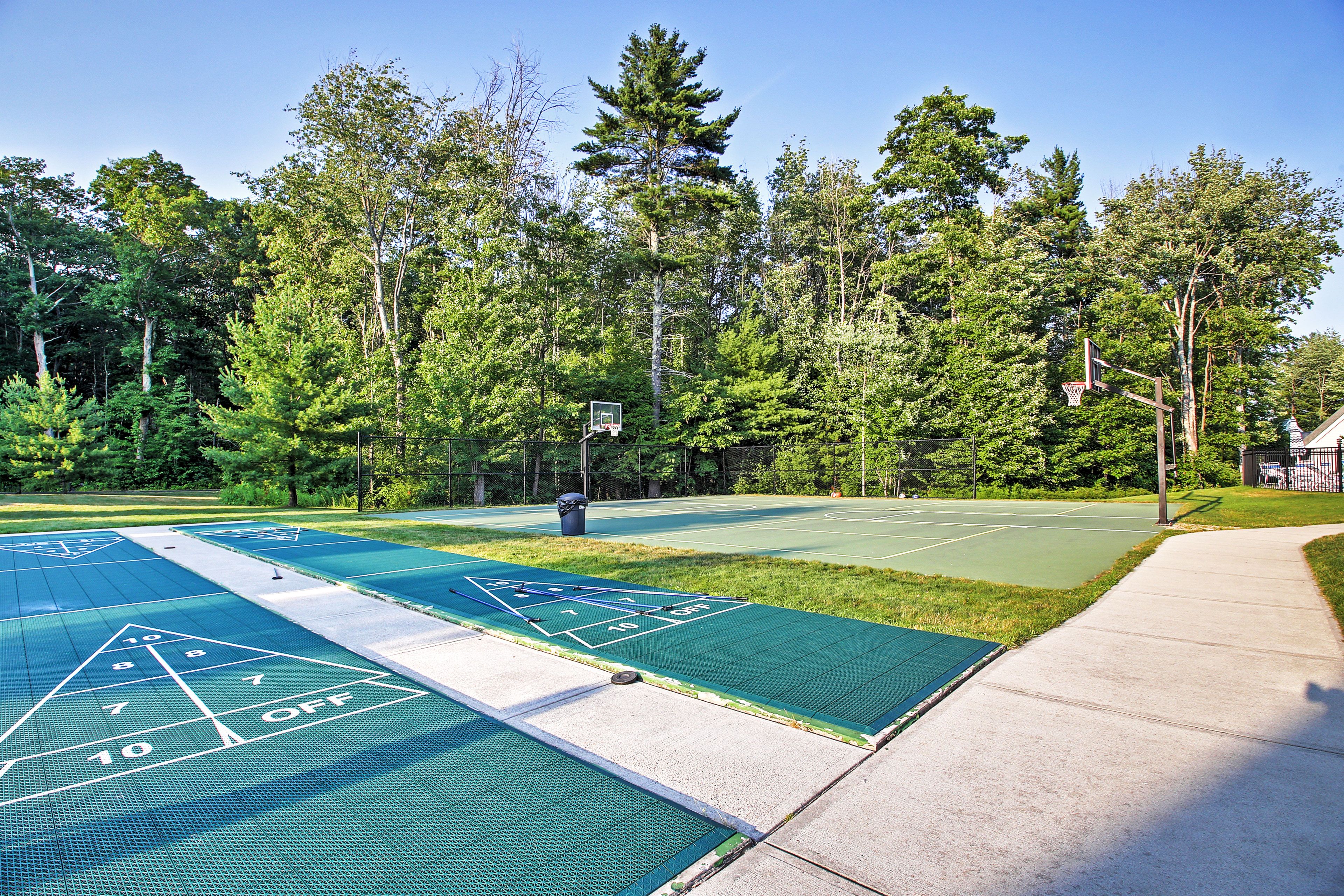 The Cottages at Summer Village offer a basketball court for vacationers.