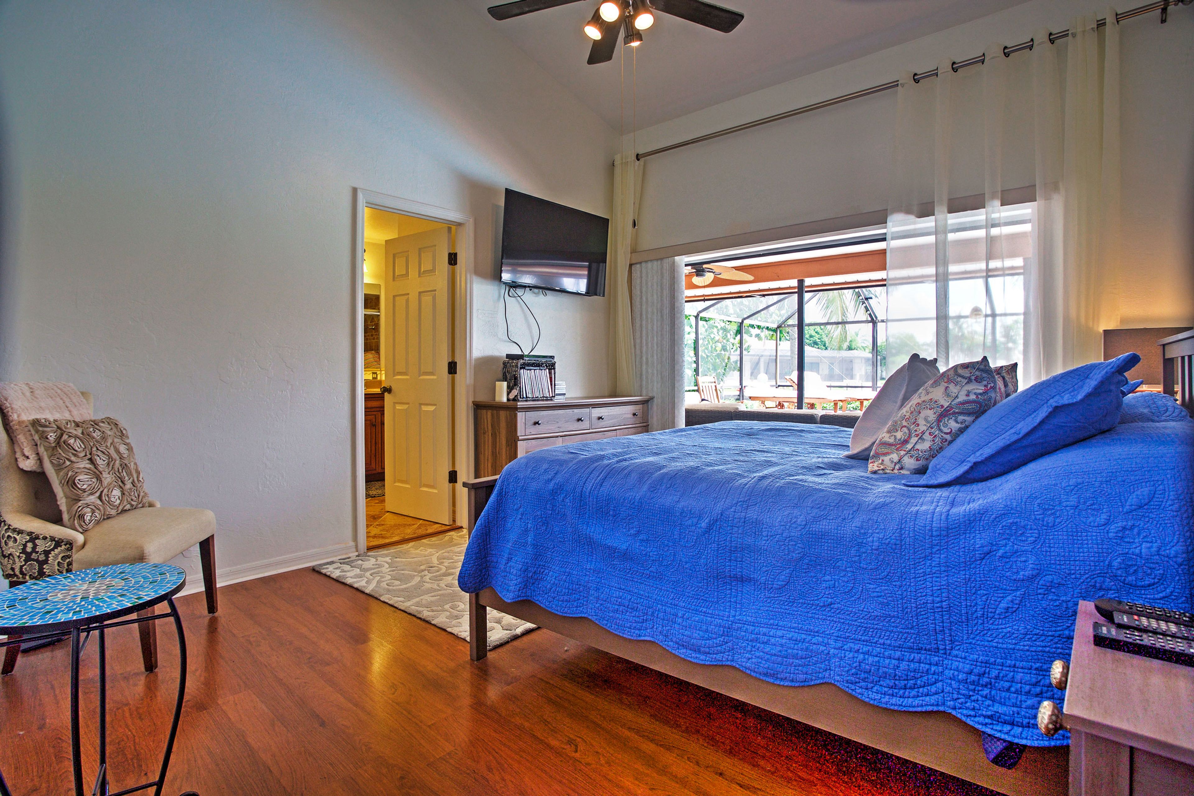 Bedroom Suite | King Bed | Linens Provided