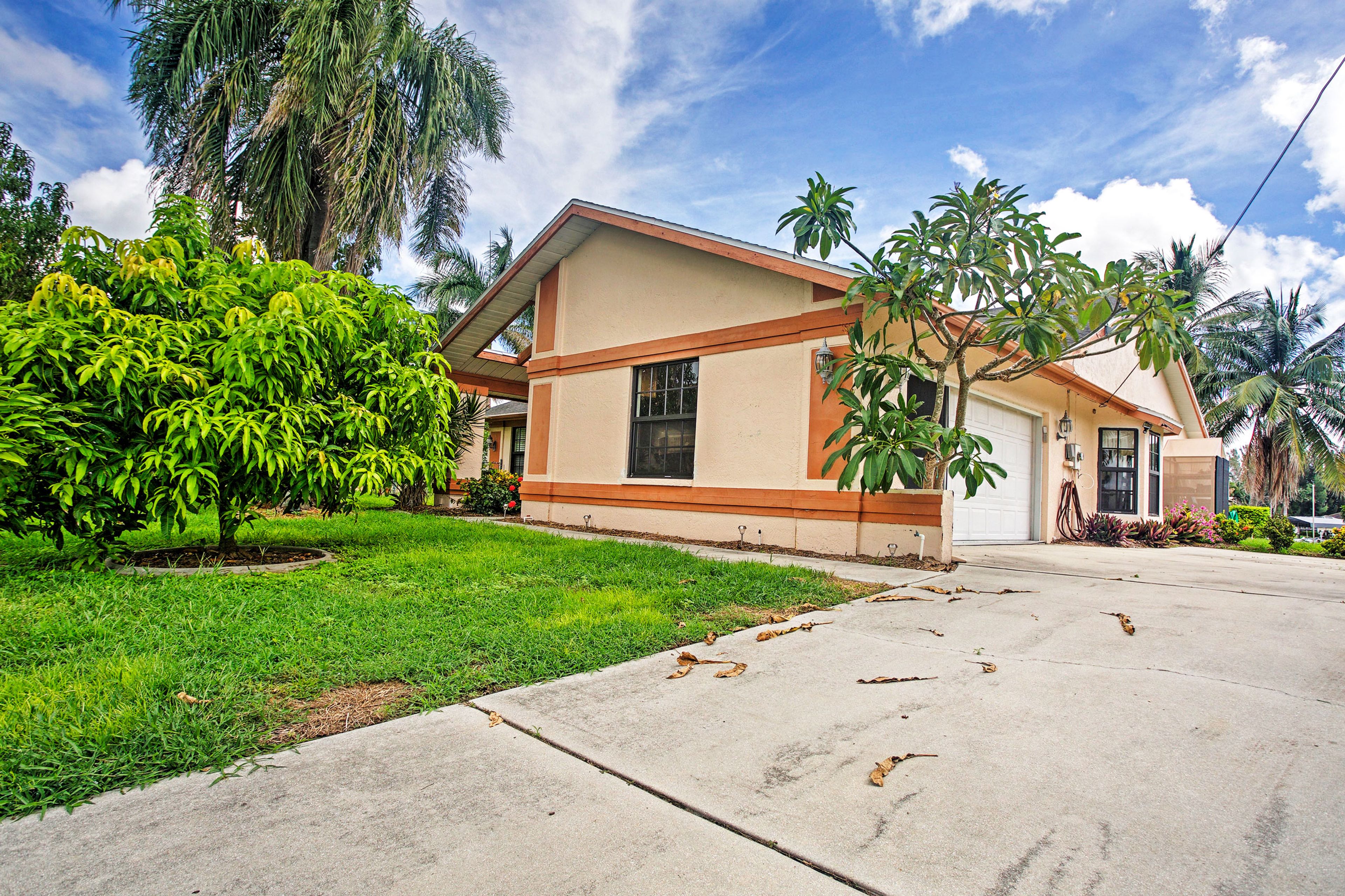 Exterior | Ample Driveway & Street Parking