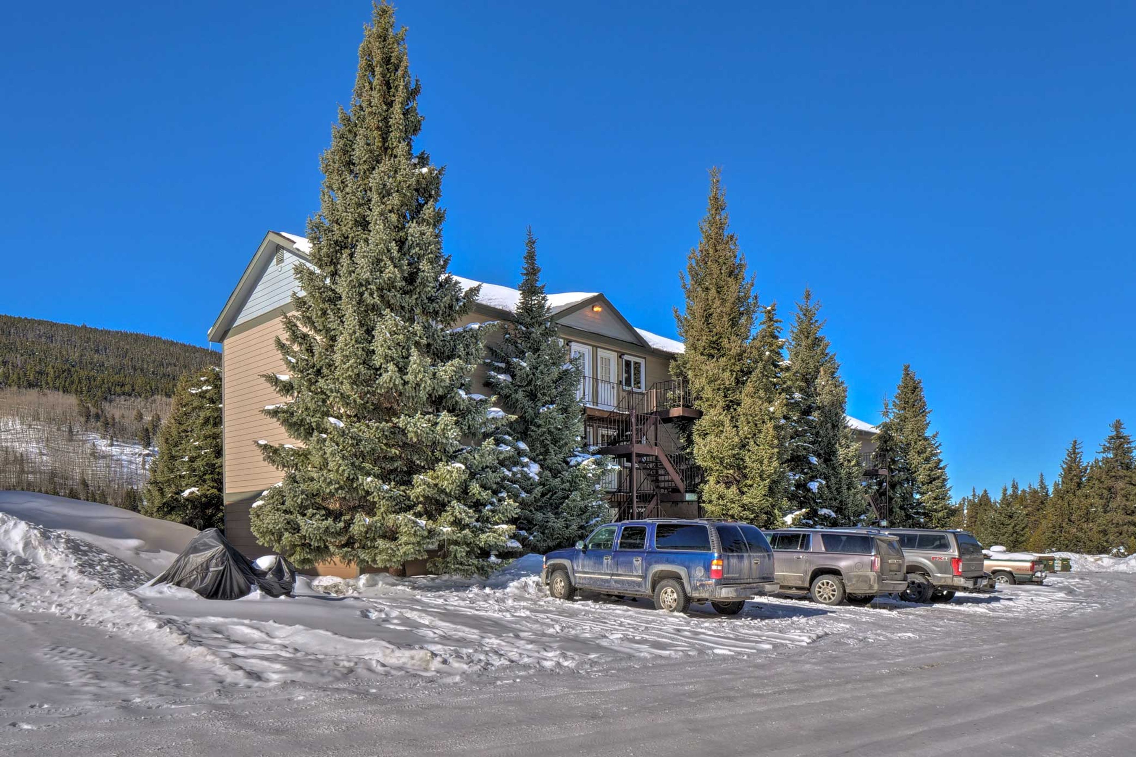 Exterior | Community Parking Lot (First-Come, First-Served) | Shuttle Service