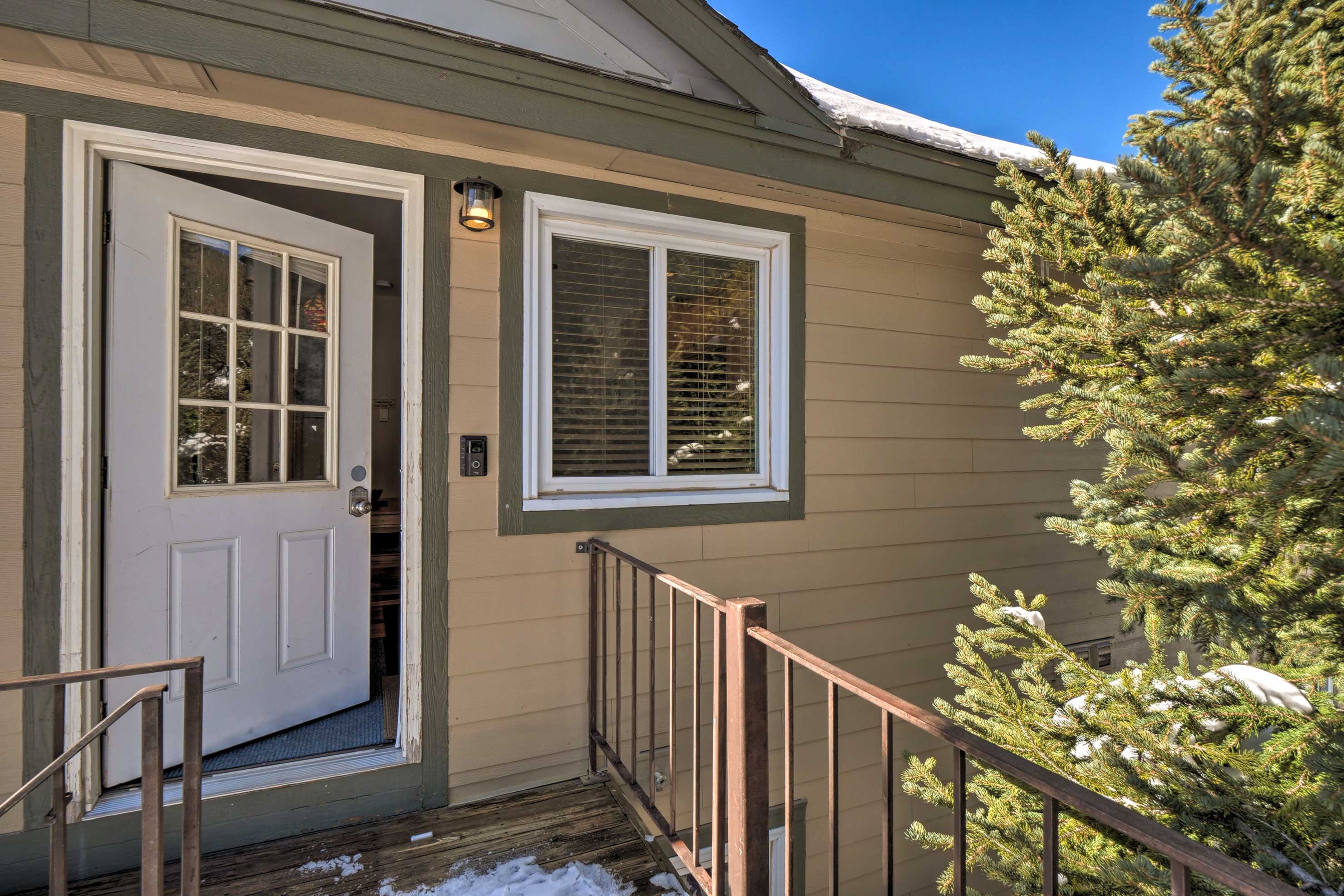 Front Entrance | Stairs Required