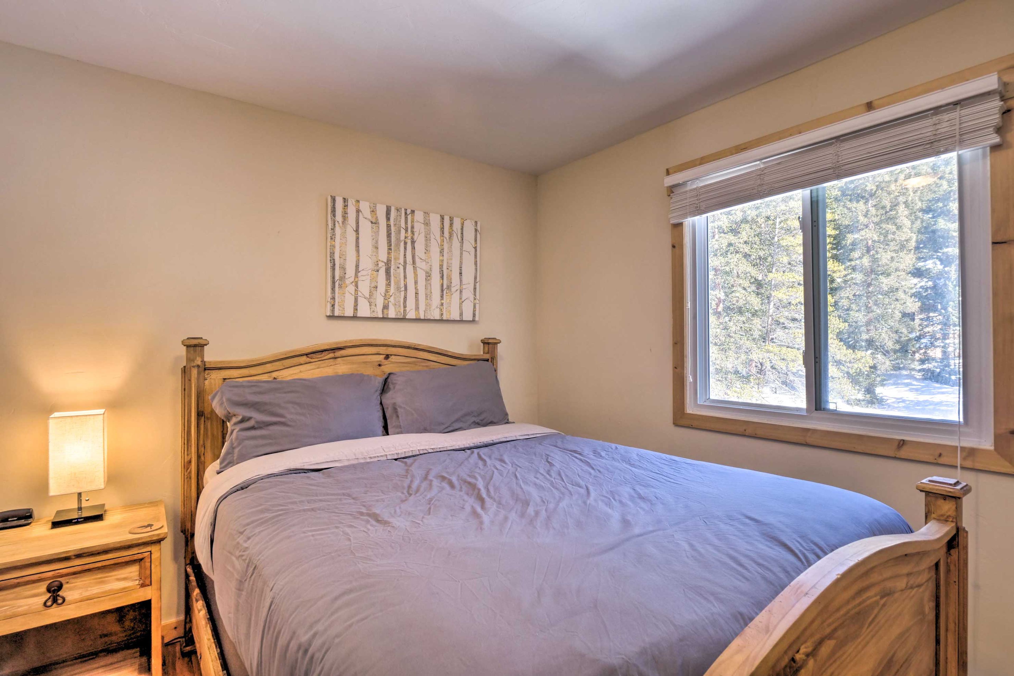 Bedroom 2 | Queen Bed