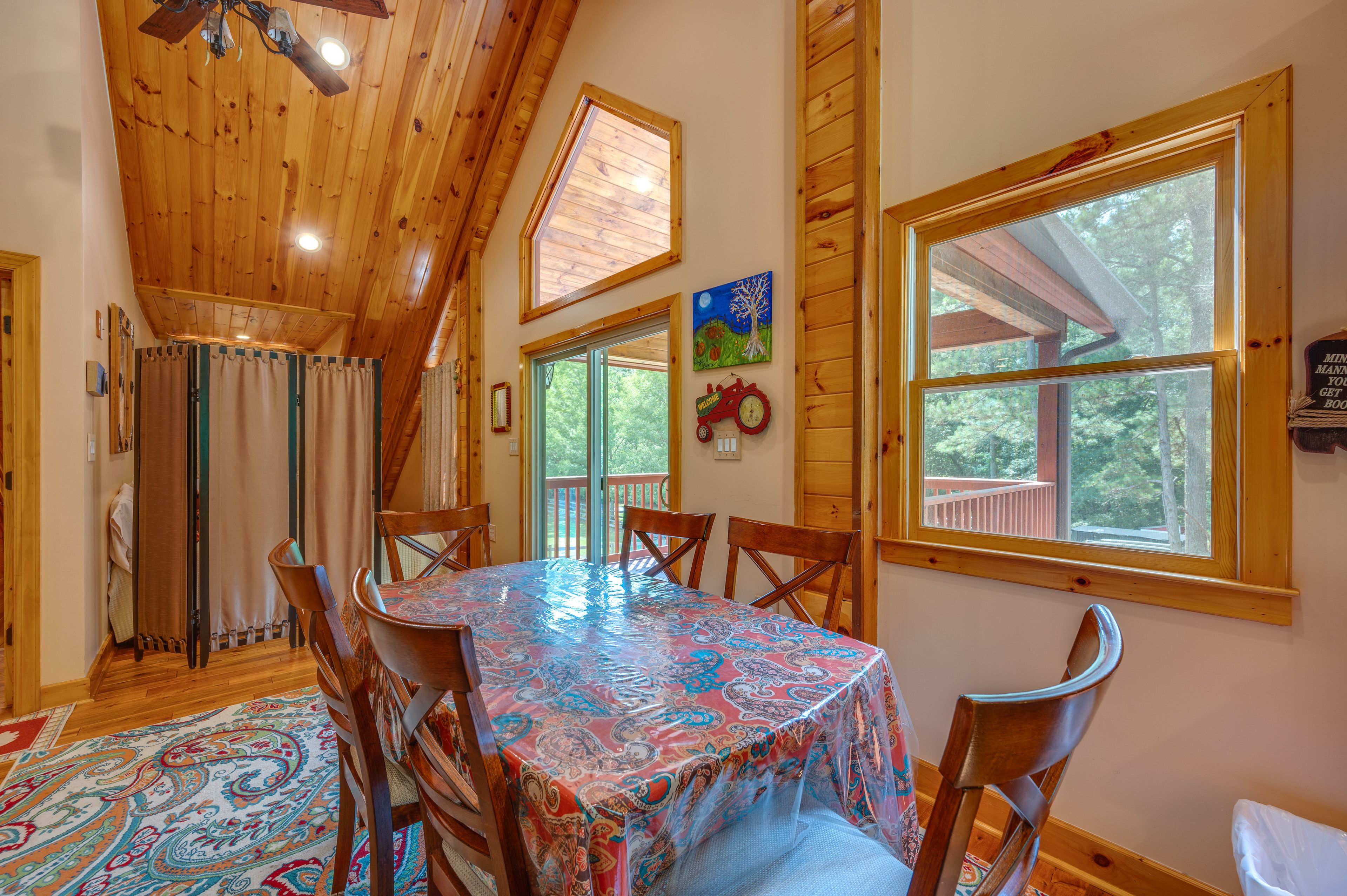 Dining Area | Dishware & Flatware Provided | Central A/C & Heating