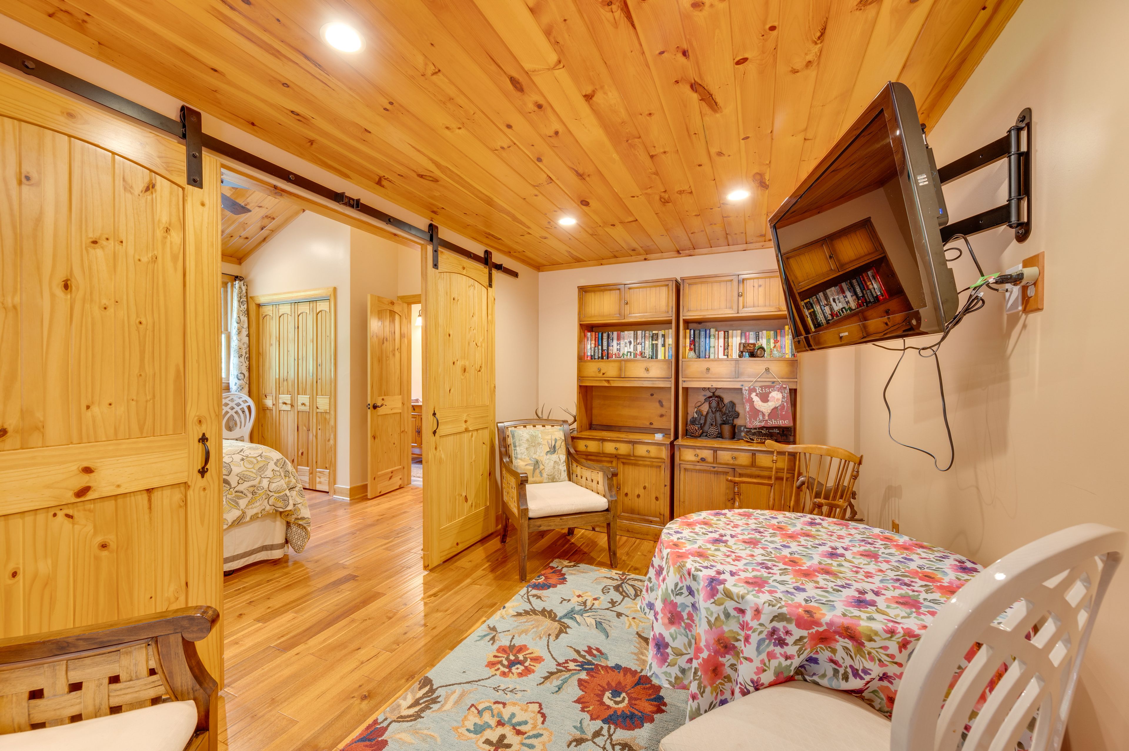 Living Area | Flat-Screen TV w/ Cable