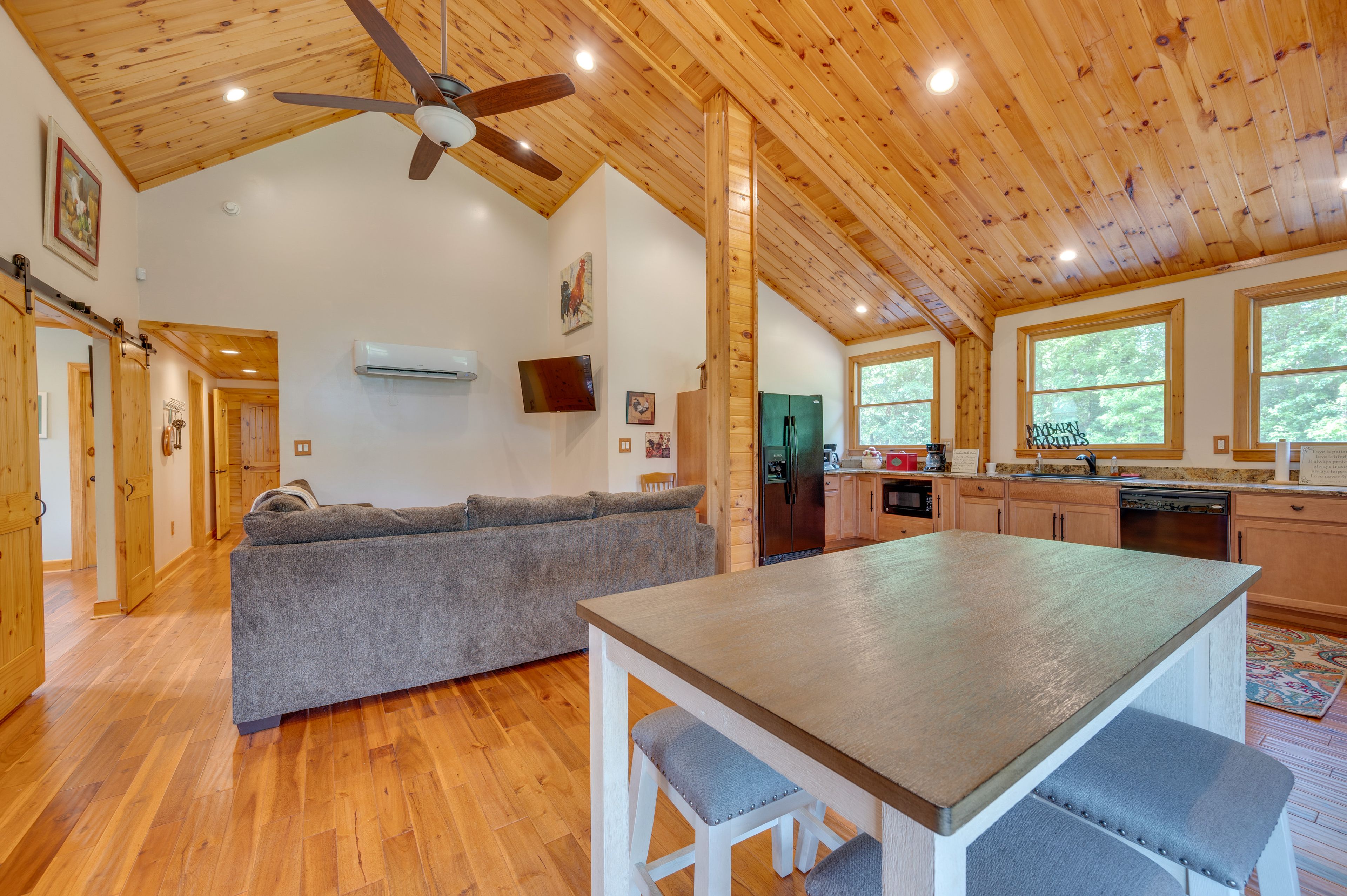 Dining Area | Dishware & Flatware Provided | Central A/C & Heating