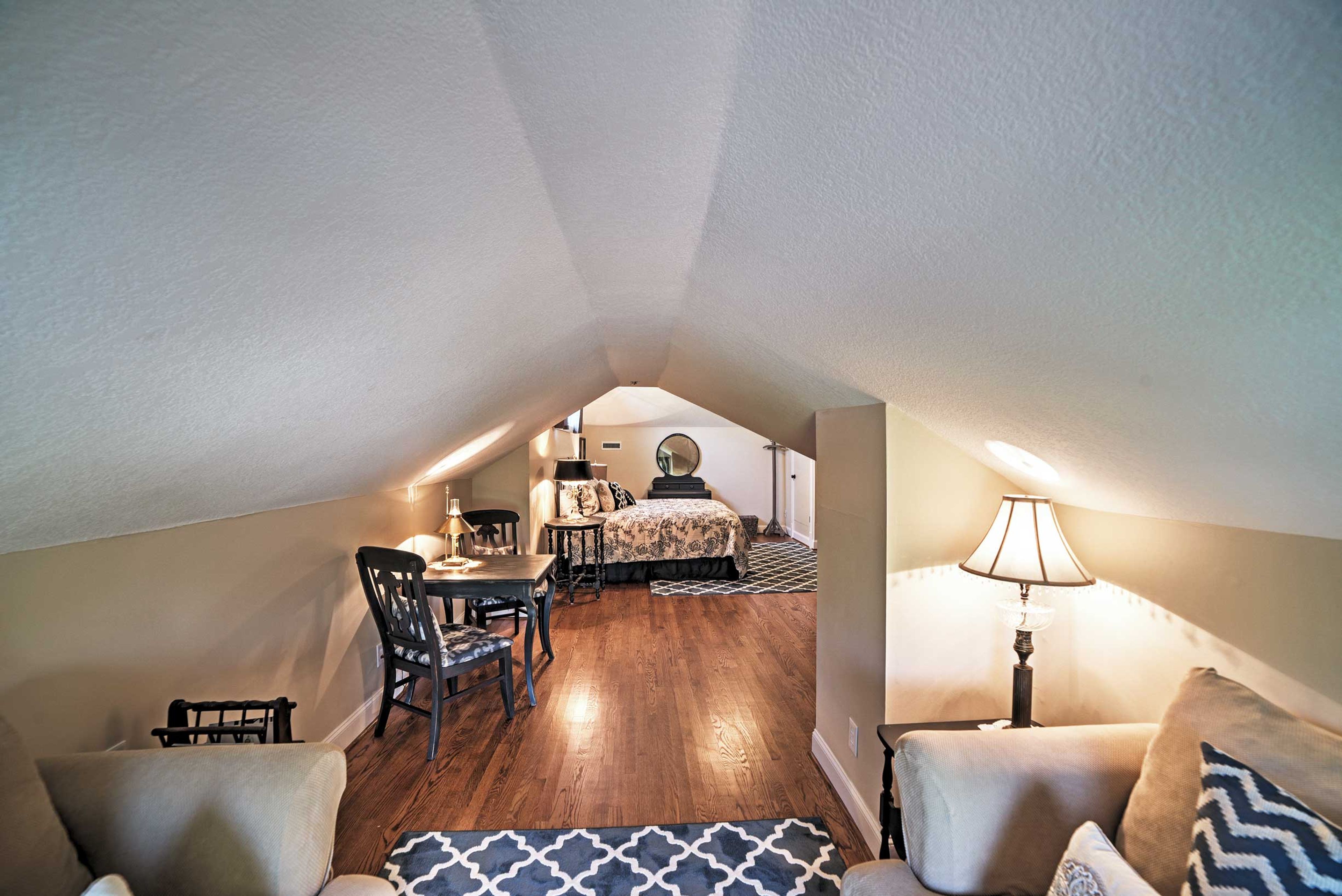 Bedroom 2 | King Bed | 2 Twin Beds