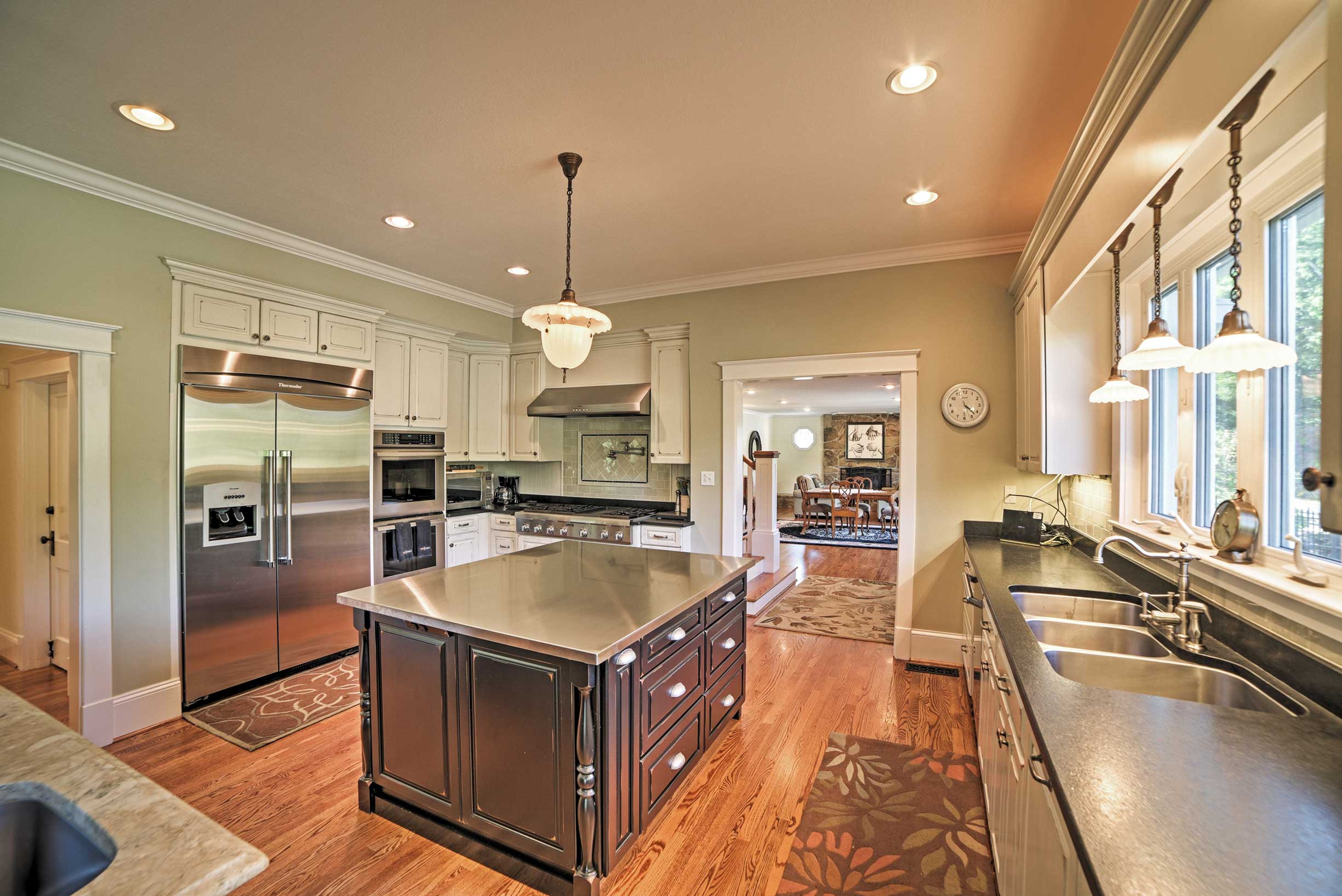 Kitchen | Drip Coffee Maker & Grinder | Toaster | Double Oven