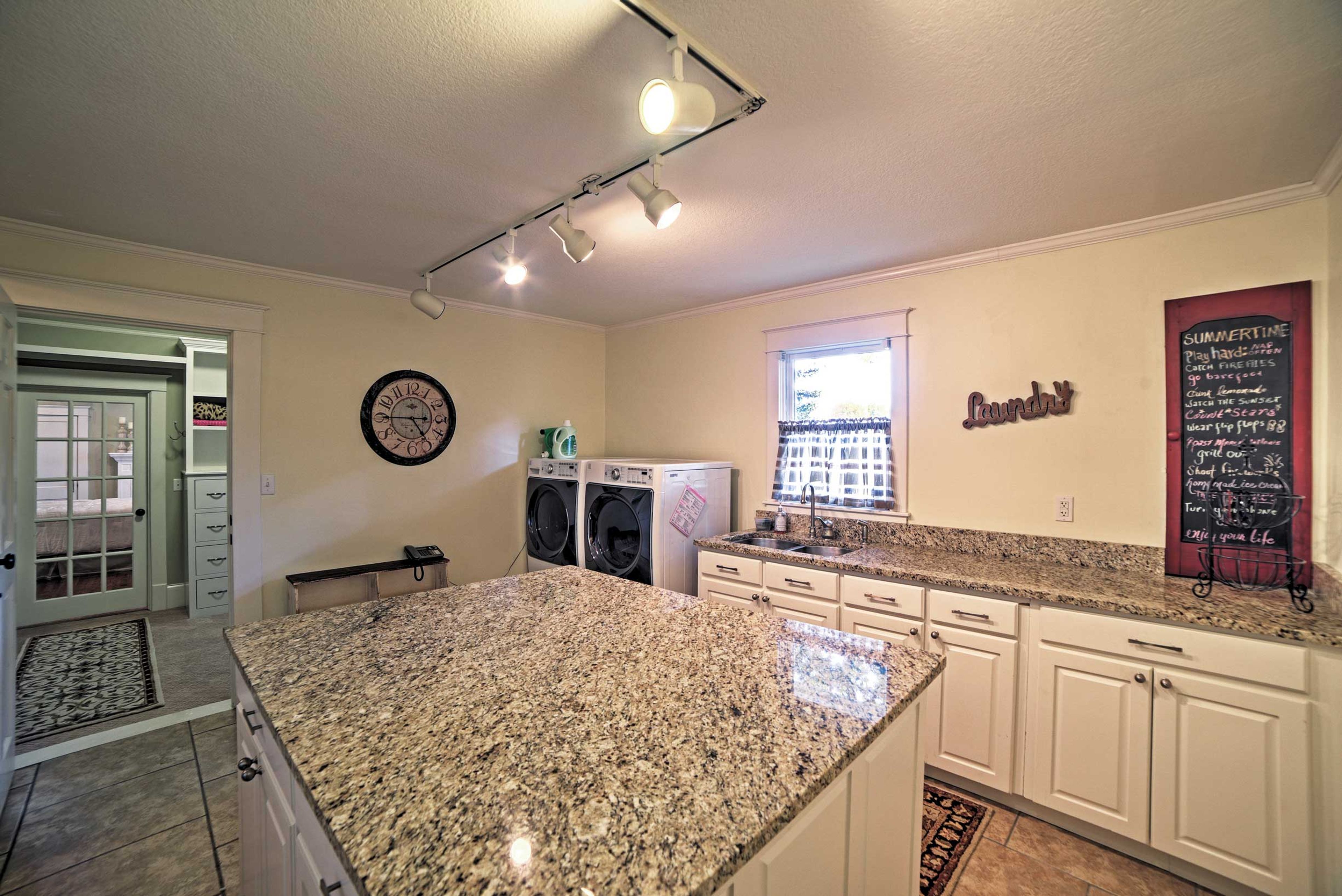 Laundry Room | Washer & Dryer