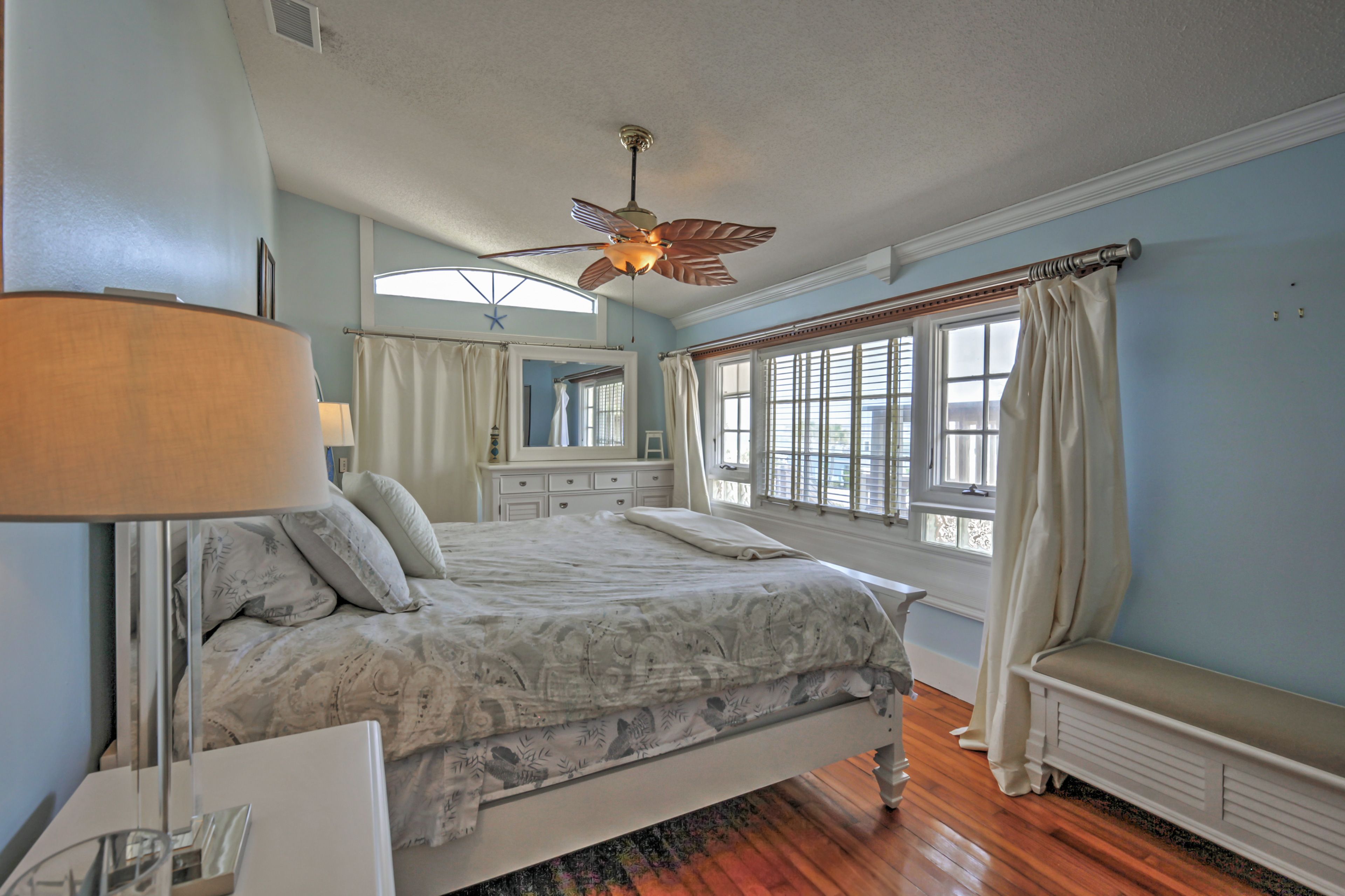 Bedroom 1 | King Bed
