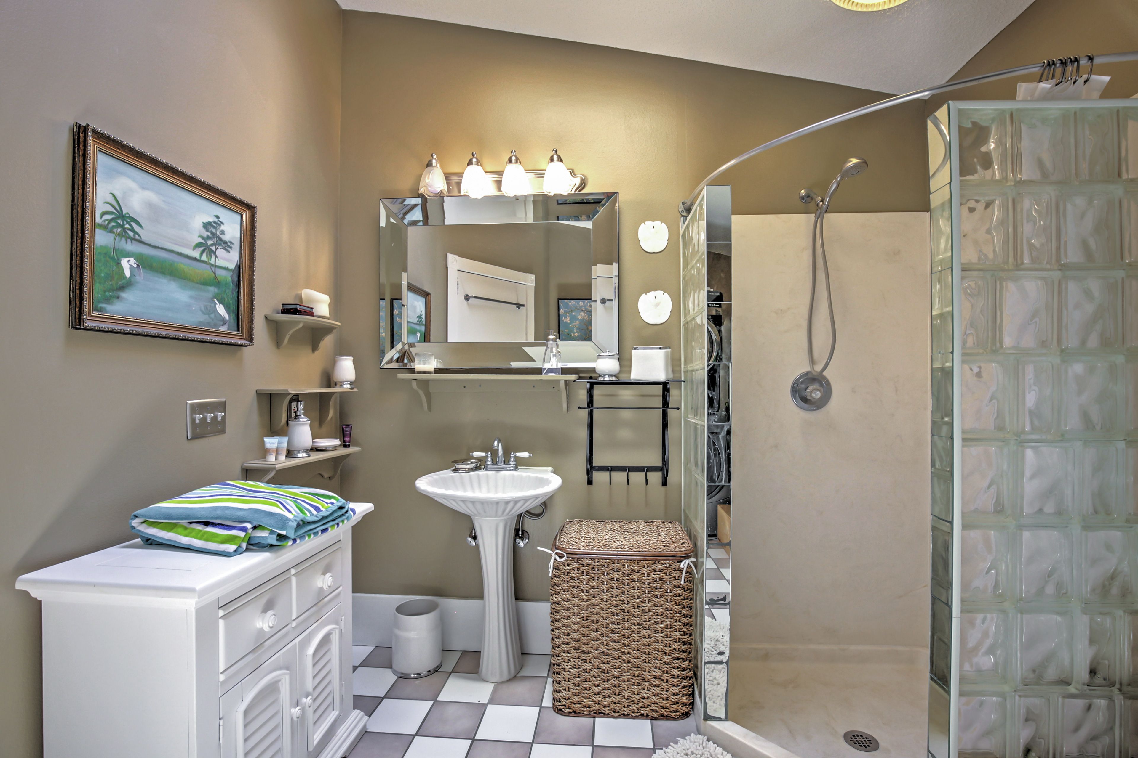Full Bathroom | Walk-In Shower | Towels Provided
