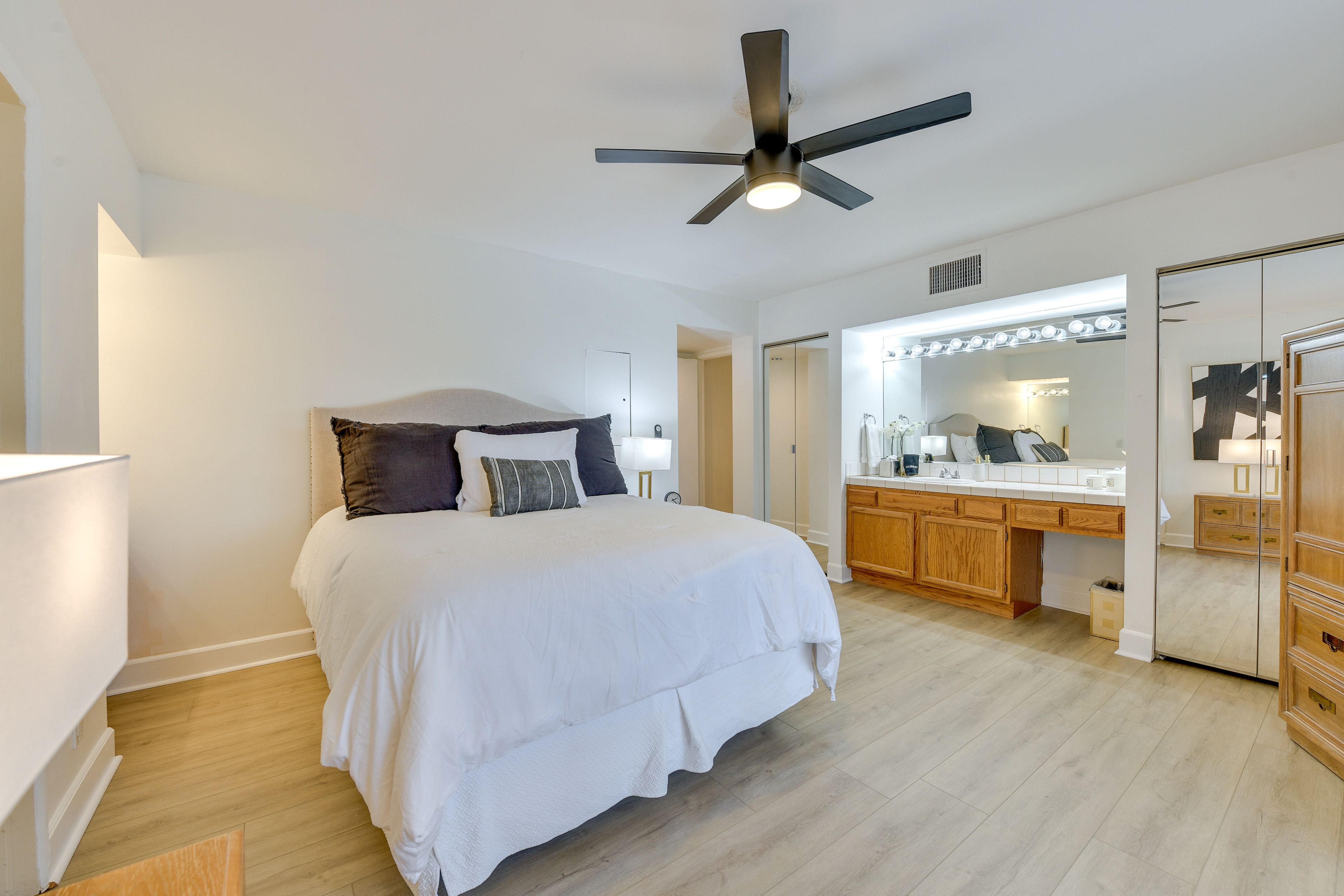 Bedroom 1 | Queen Bed | En-Suite Bathroom