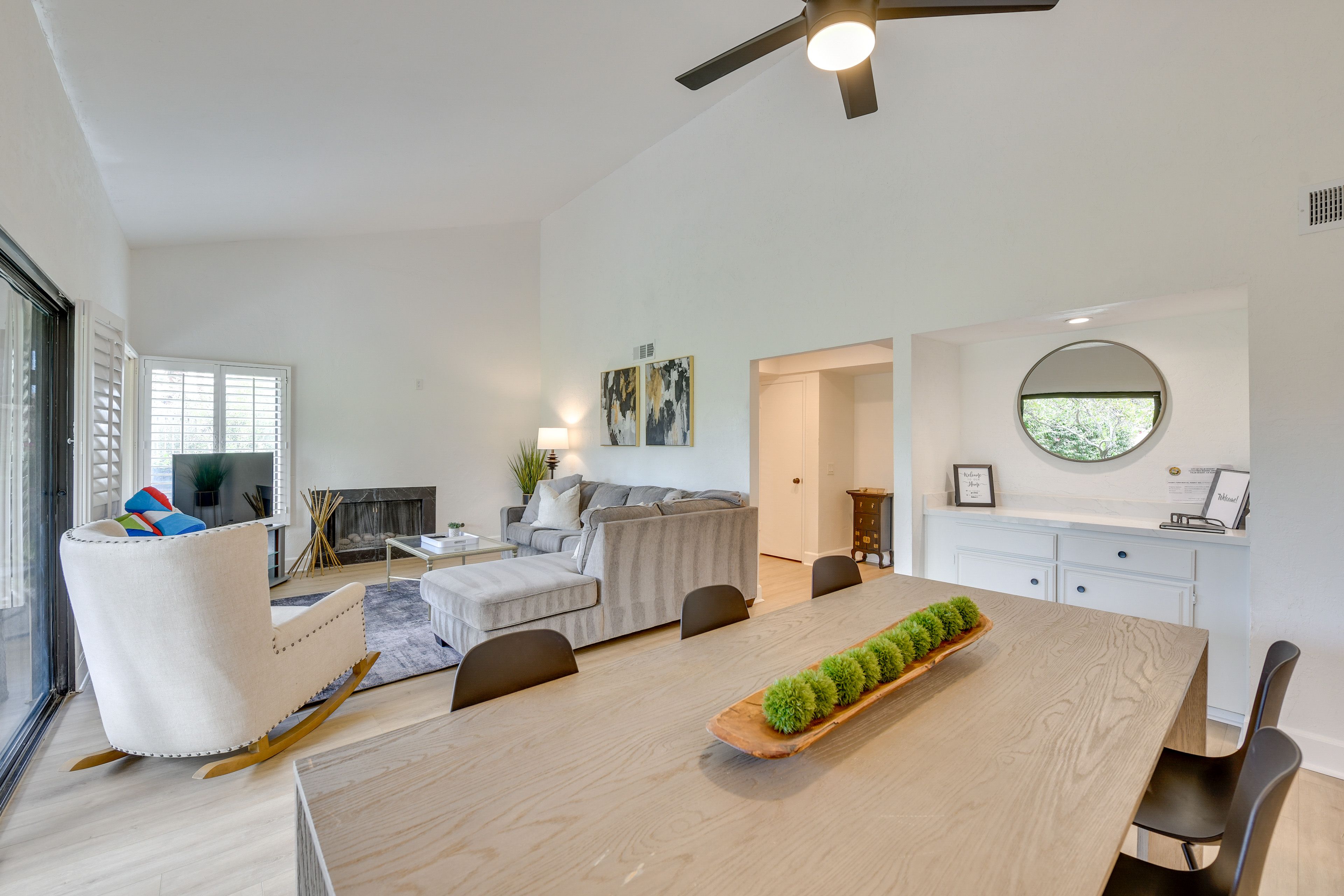 Dining Area | Dishes & Flatware Provided