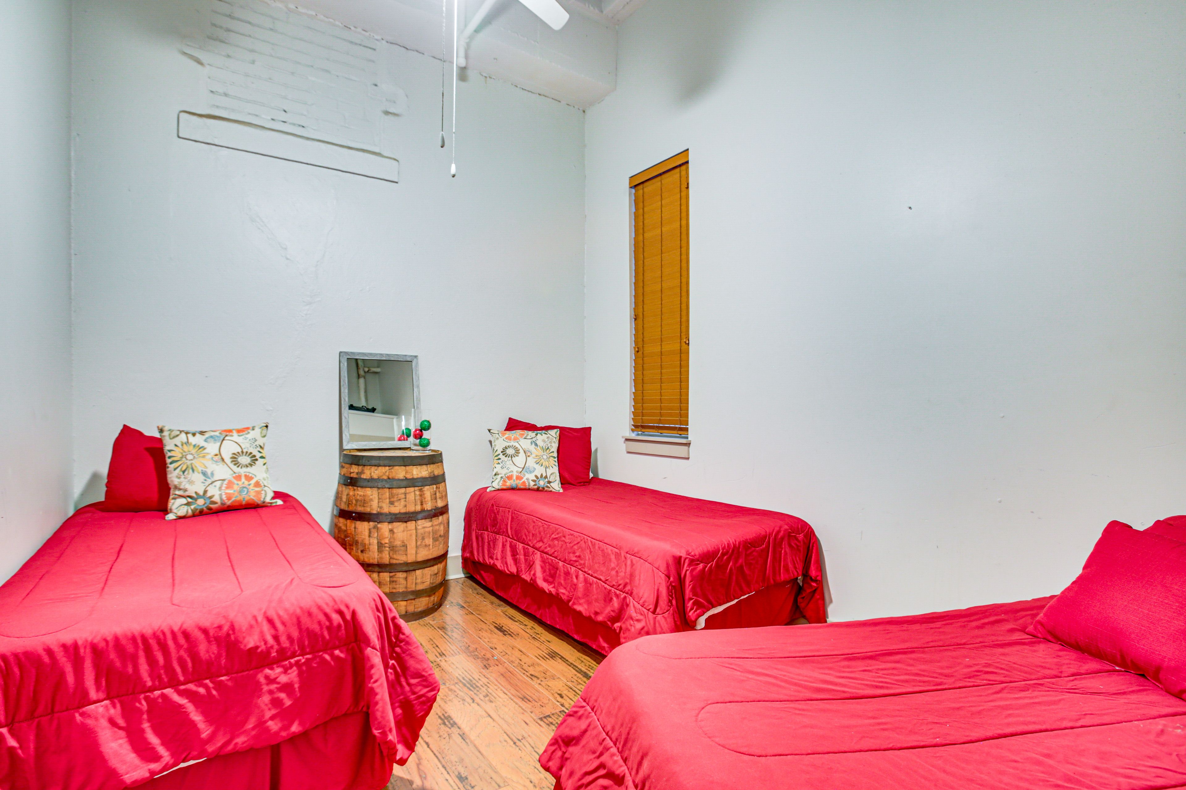 Bedroom 2 | 3 Twin Beds