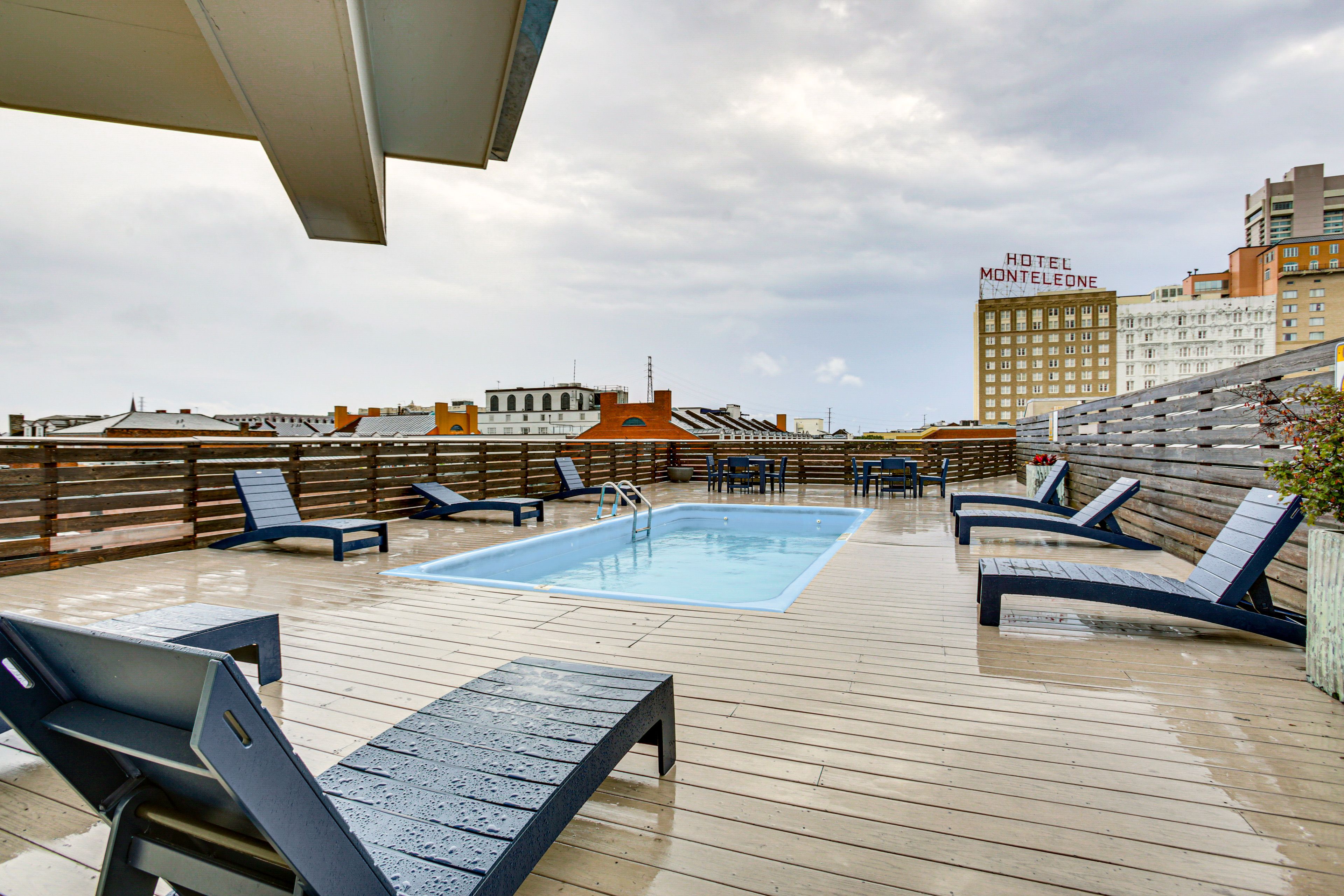 DH Holmes Apartments | Community Amenities | Rooftop Pool