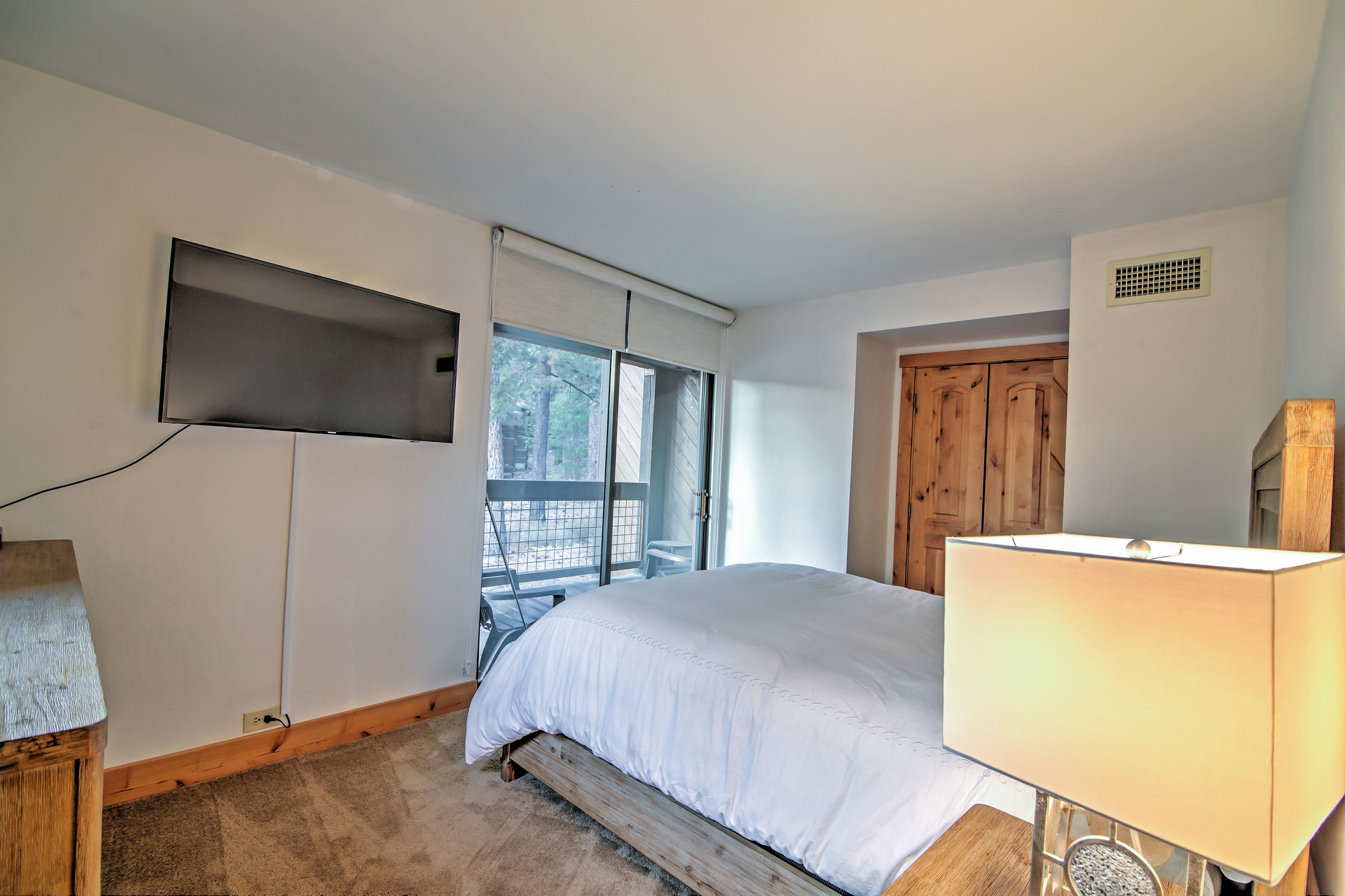 Bedroom Suite | Queen Bed | Smart TV | Linens Provided