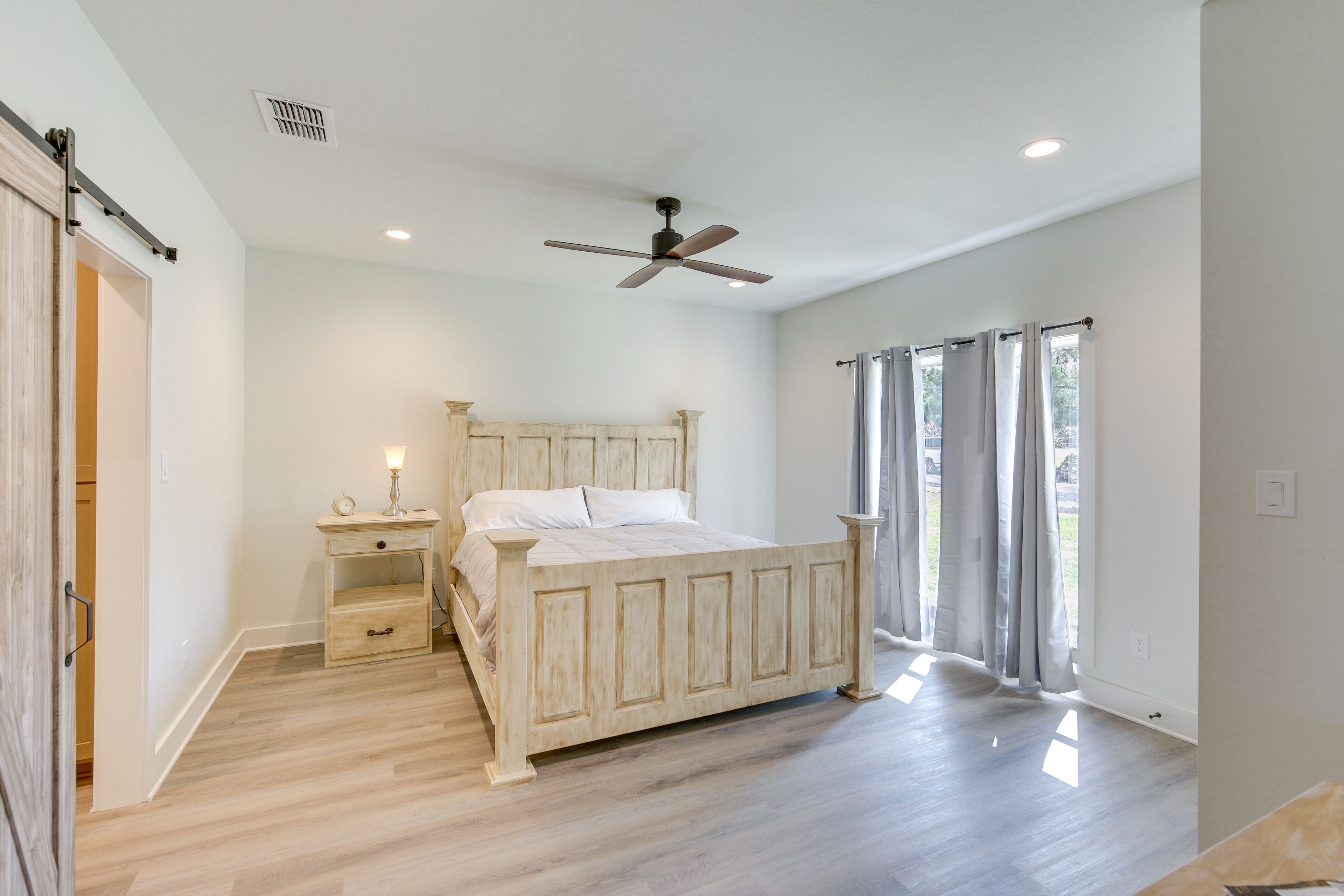 Bedroom 1 | King Bed