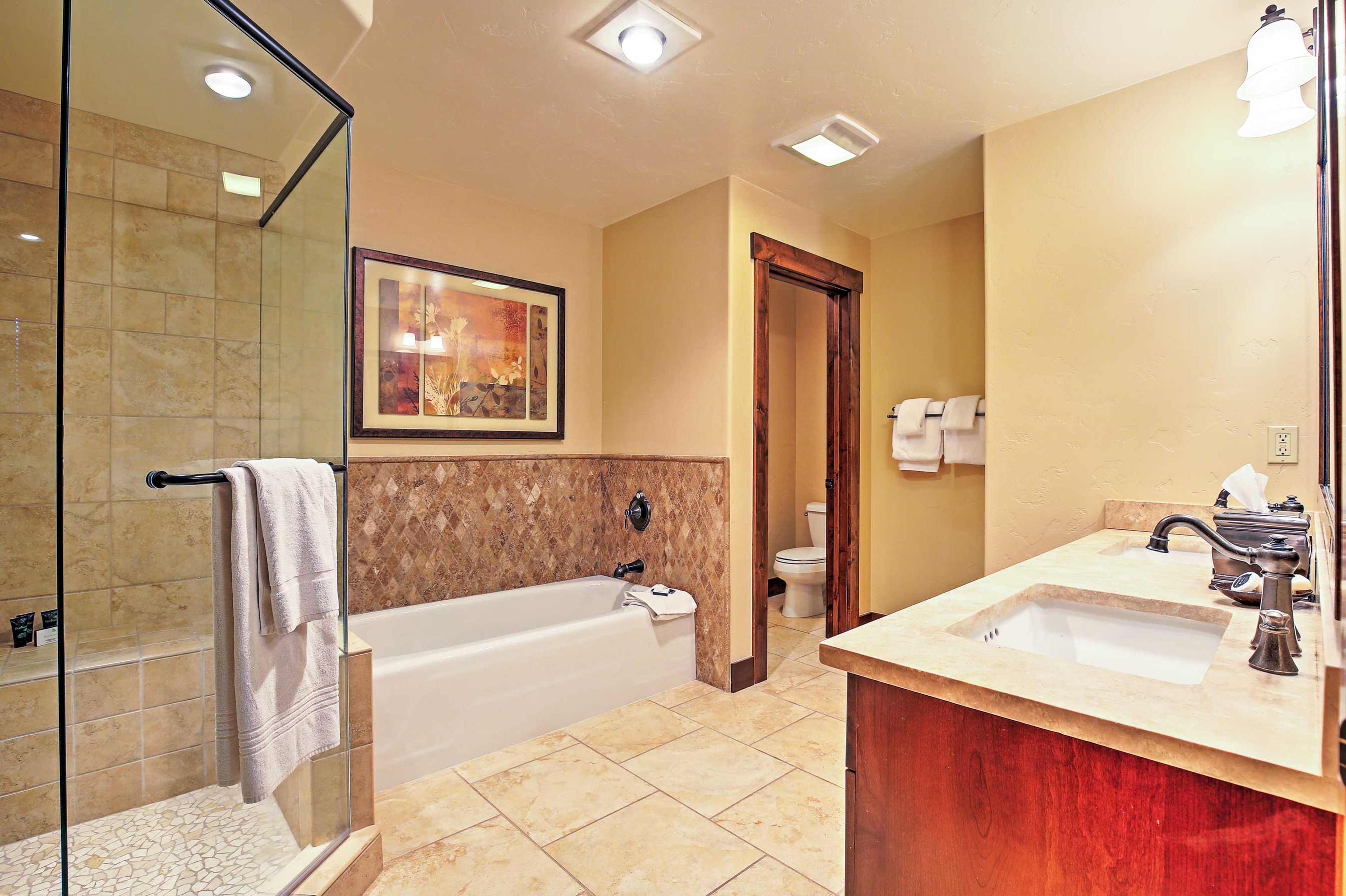 En-Suite Bathroom | Towels Provided
