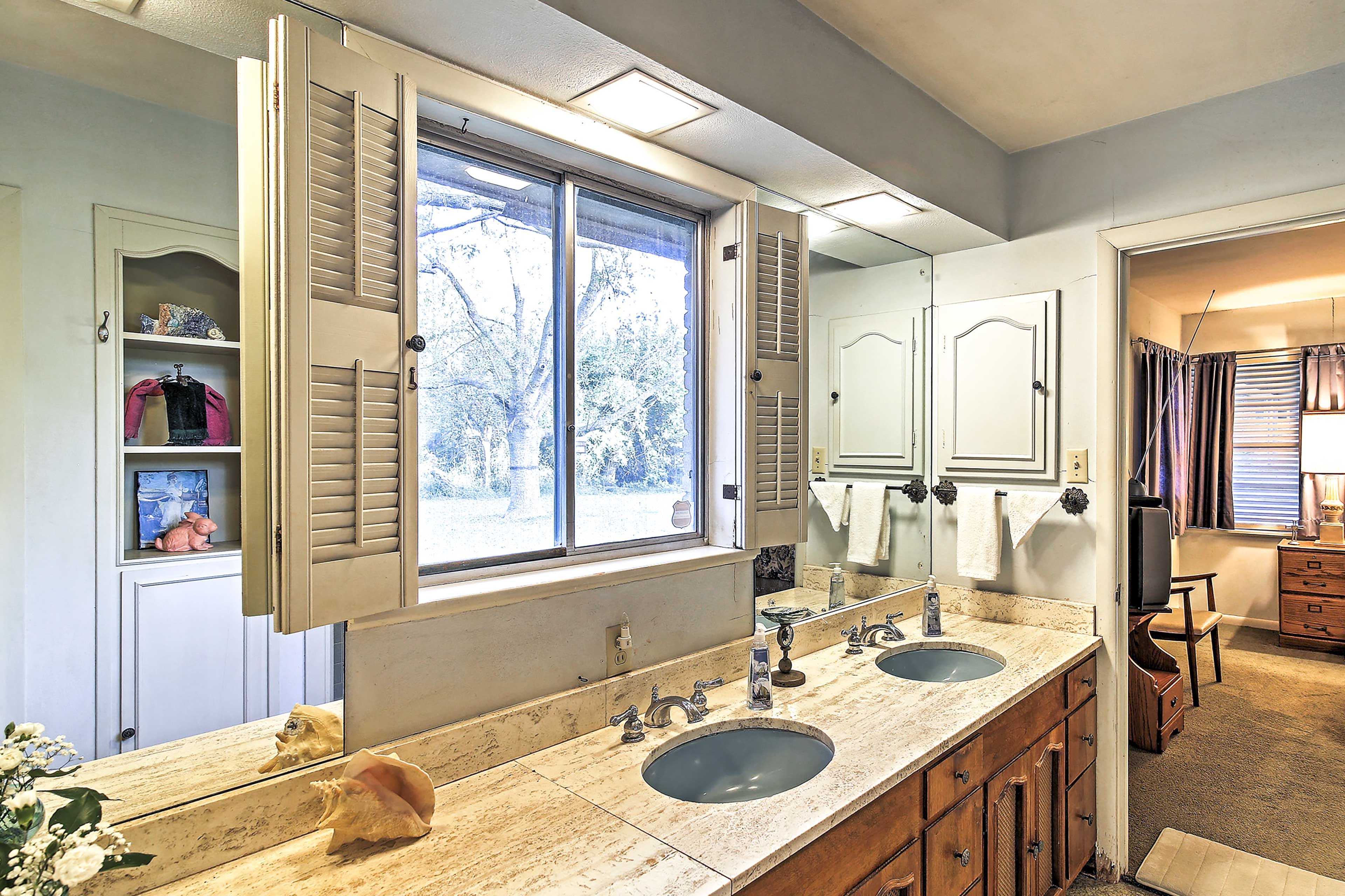 En-Suite Bathroom | Towels Provided