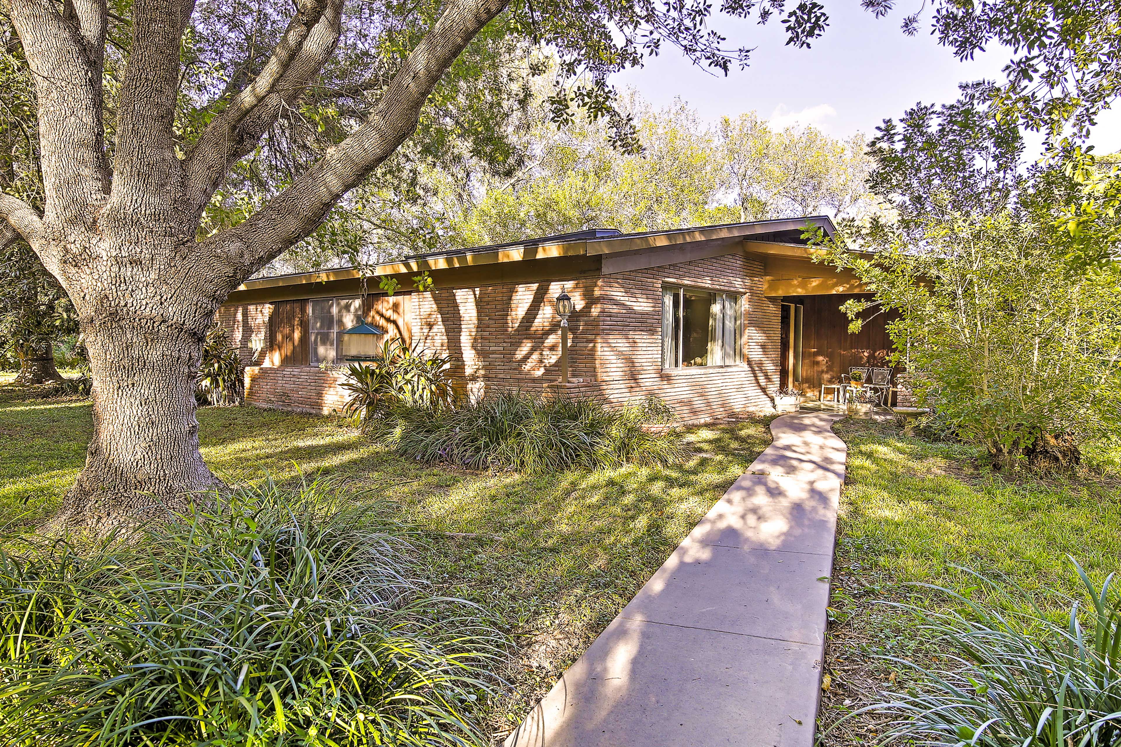 Brownsville Vacation Rental | 4BR | 2.5BA | 3,000 Sq Ft  | Step-Free Access