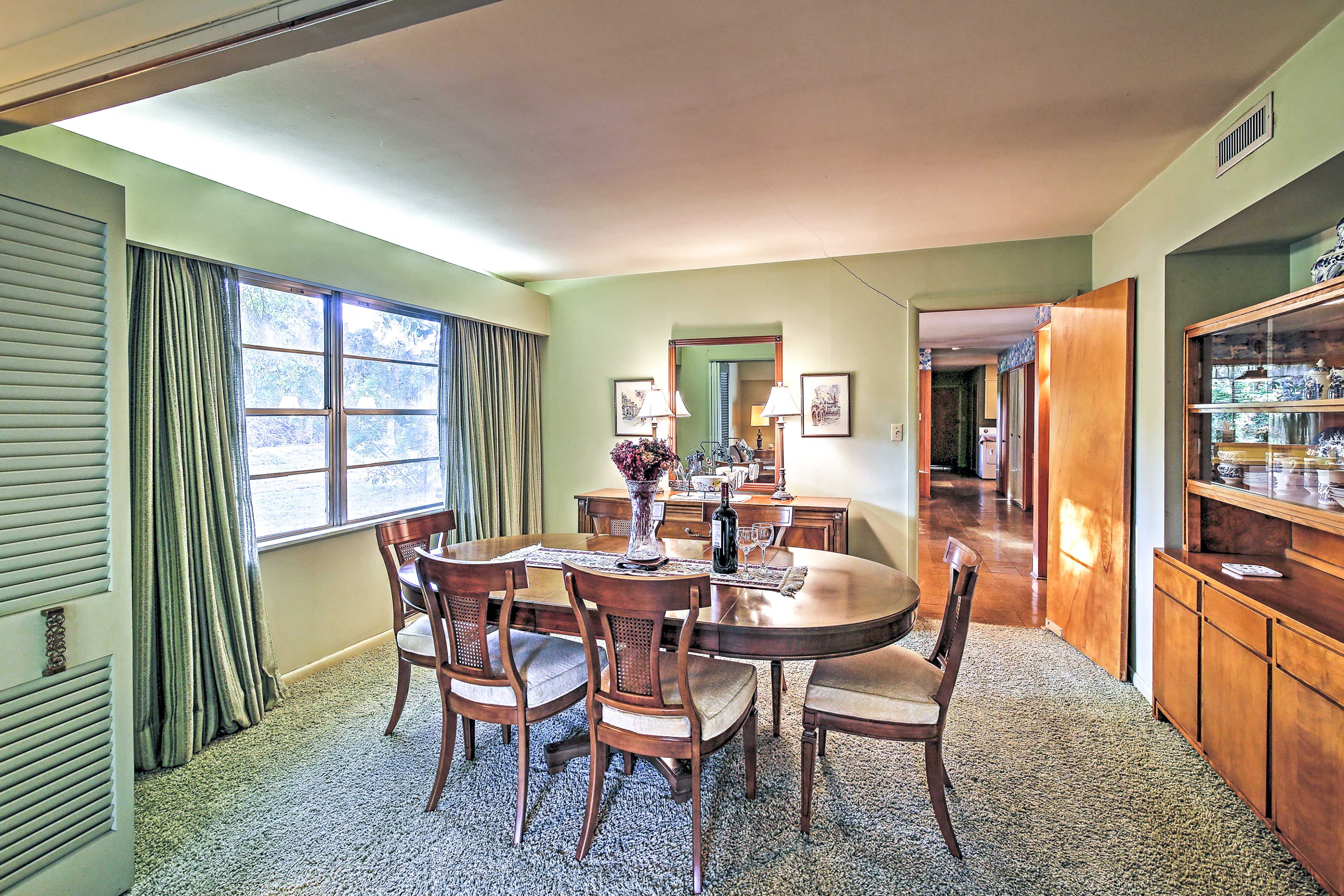 Dining Room | Dishware Provided