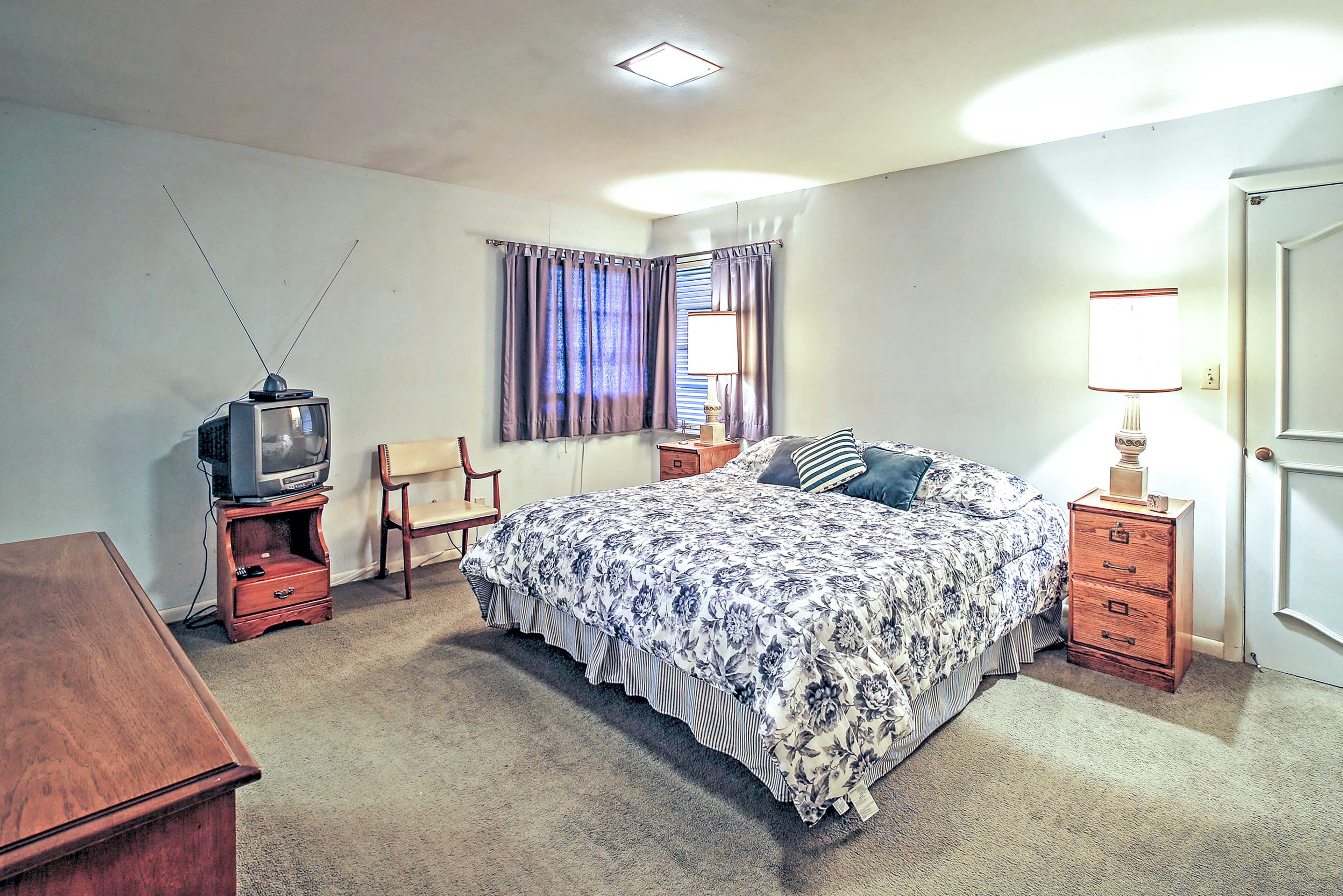Bedroom 1 | King Bed | Linens Provided